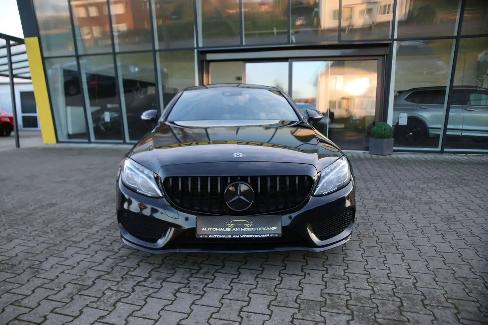 Mercedes-Benz C 300 *AMG*BLACK*DAB*SPORT-AUSP*STANDHEIZ*LED*AMBIENT Schwarz - 2