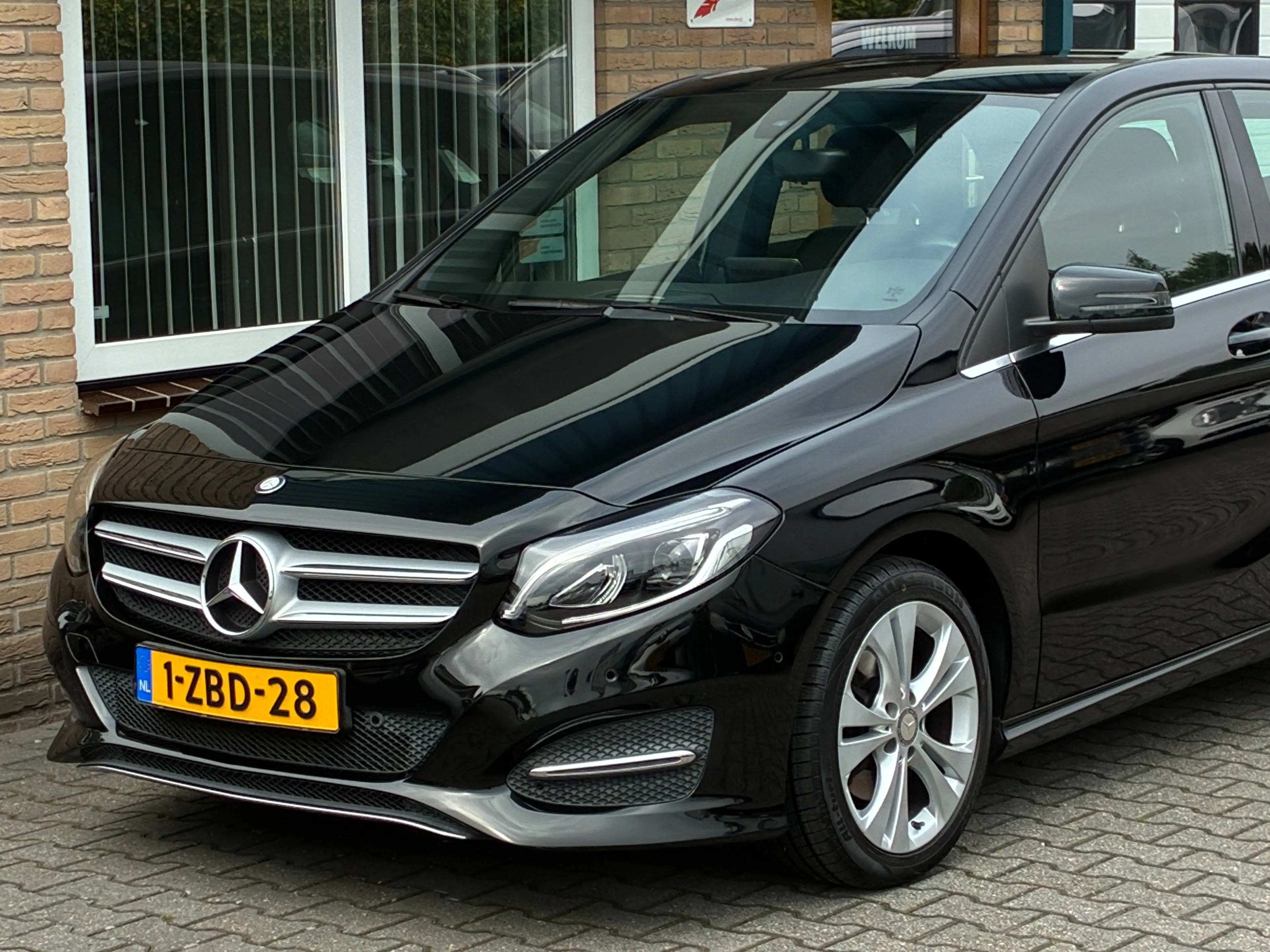 Mercedes-Benz B 180 180 Ambition Automaat Model 2015 — photo 2