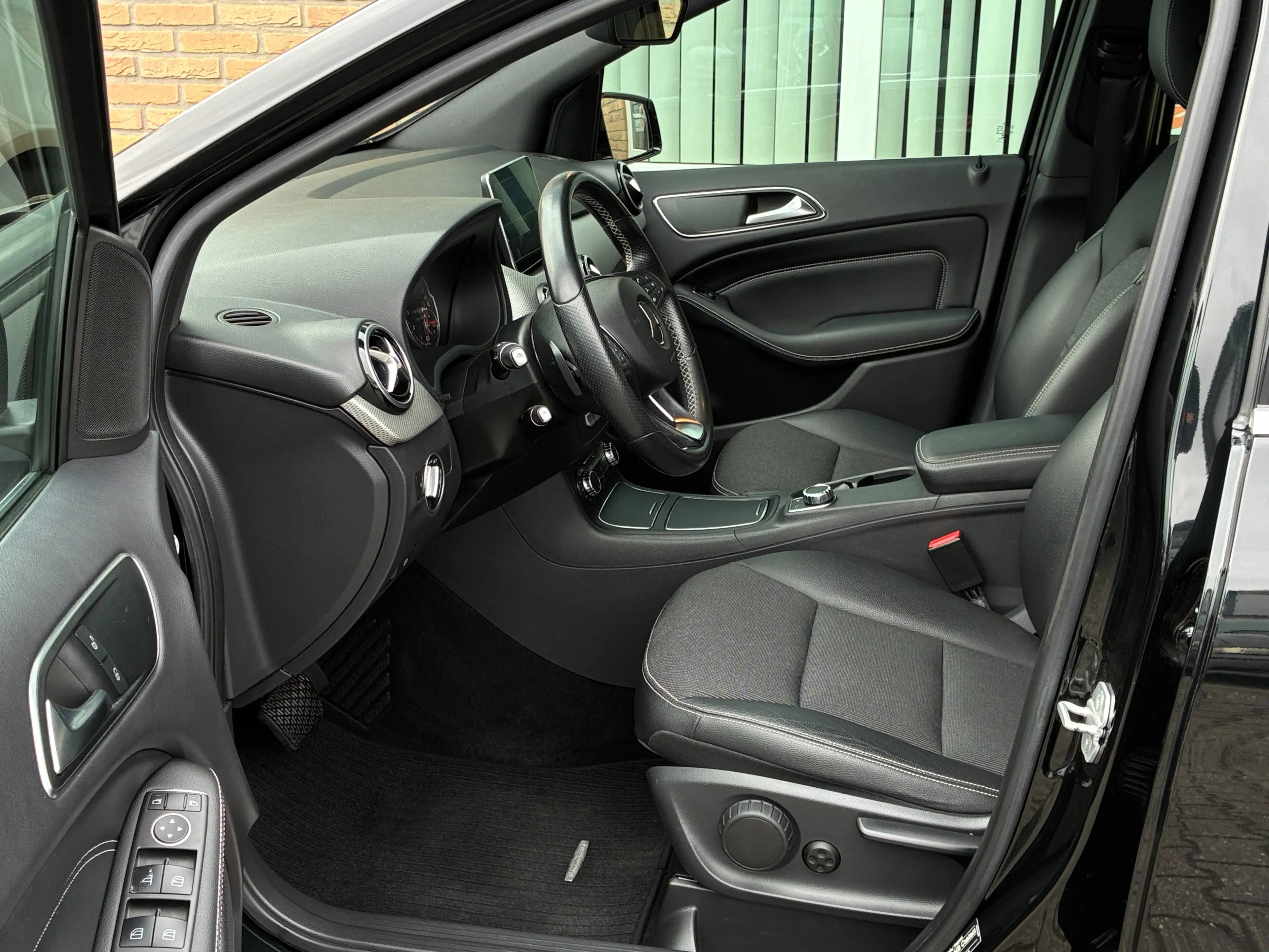 Mercedes-Benz B 180 180 Ambition Automaat Model 2015 — photo 12