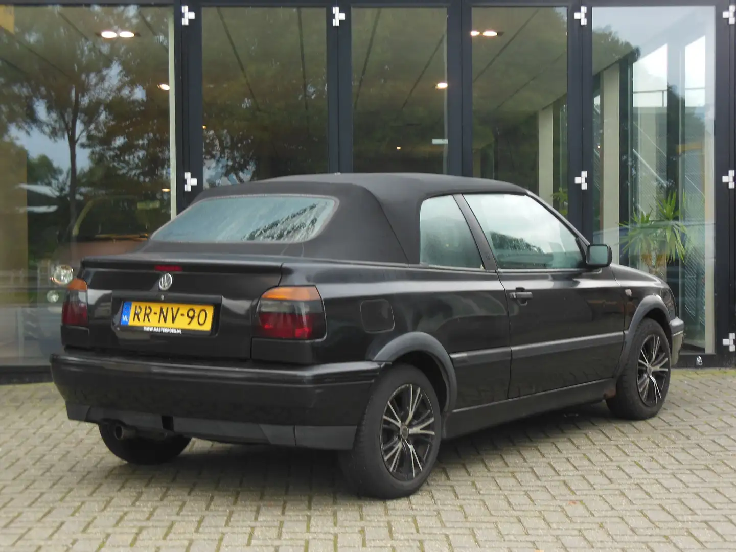 Volkswagen Golf Cabriolet Cabriolet 1.8 AUTOMAAT!! Staat in de Krim Zwart - 2