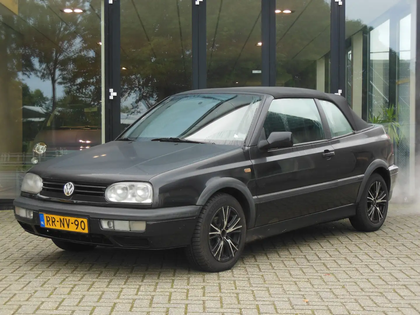 Volkswagen Golf Cabriolet Cabriolet 1.8 AUTOMAAT!! Staat in de Krim Zwart - 1