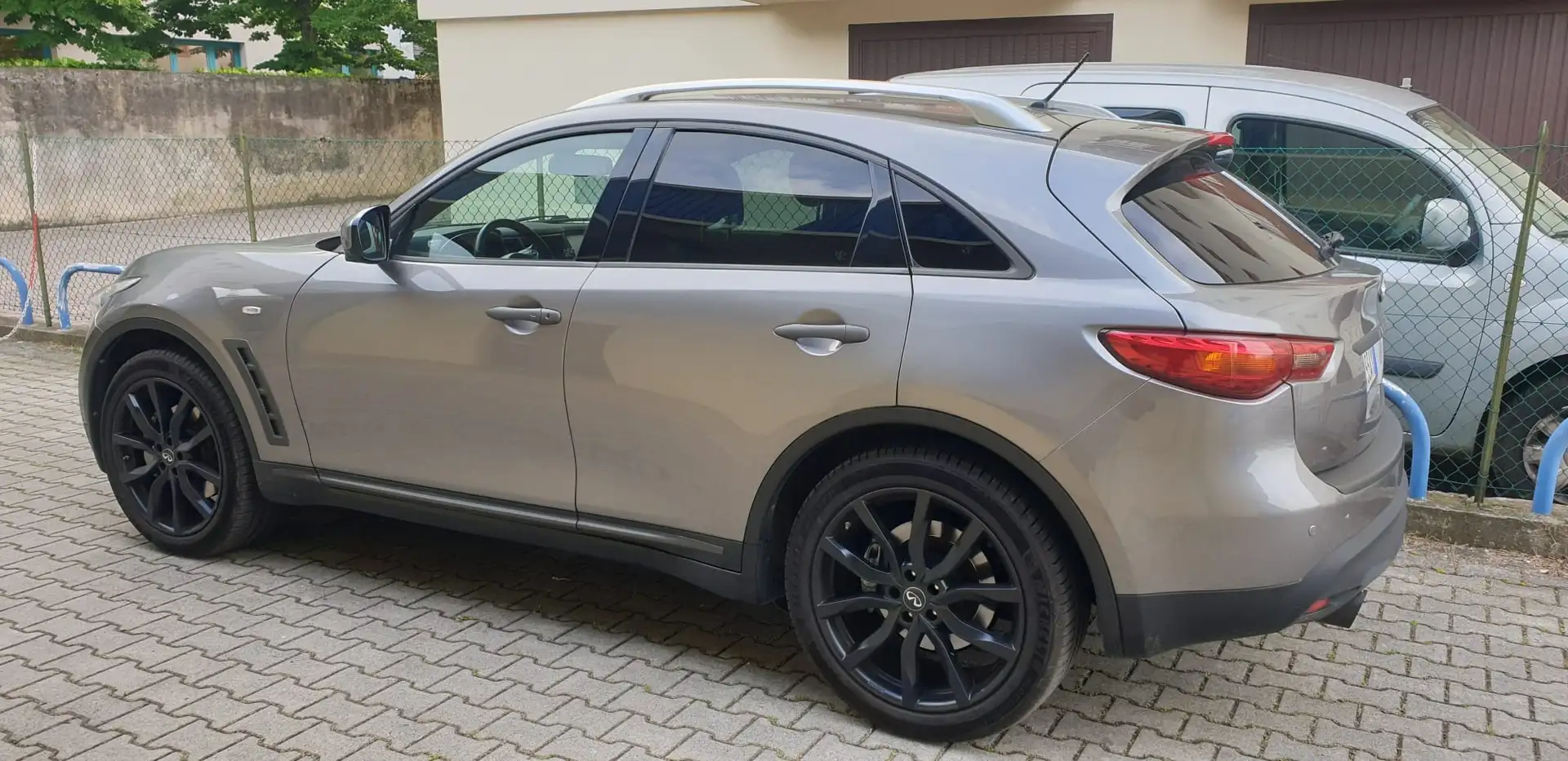 Infiniti FX Fx50s siva - 2