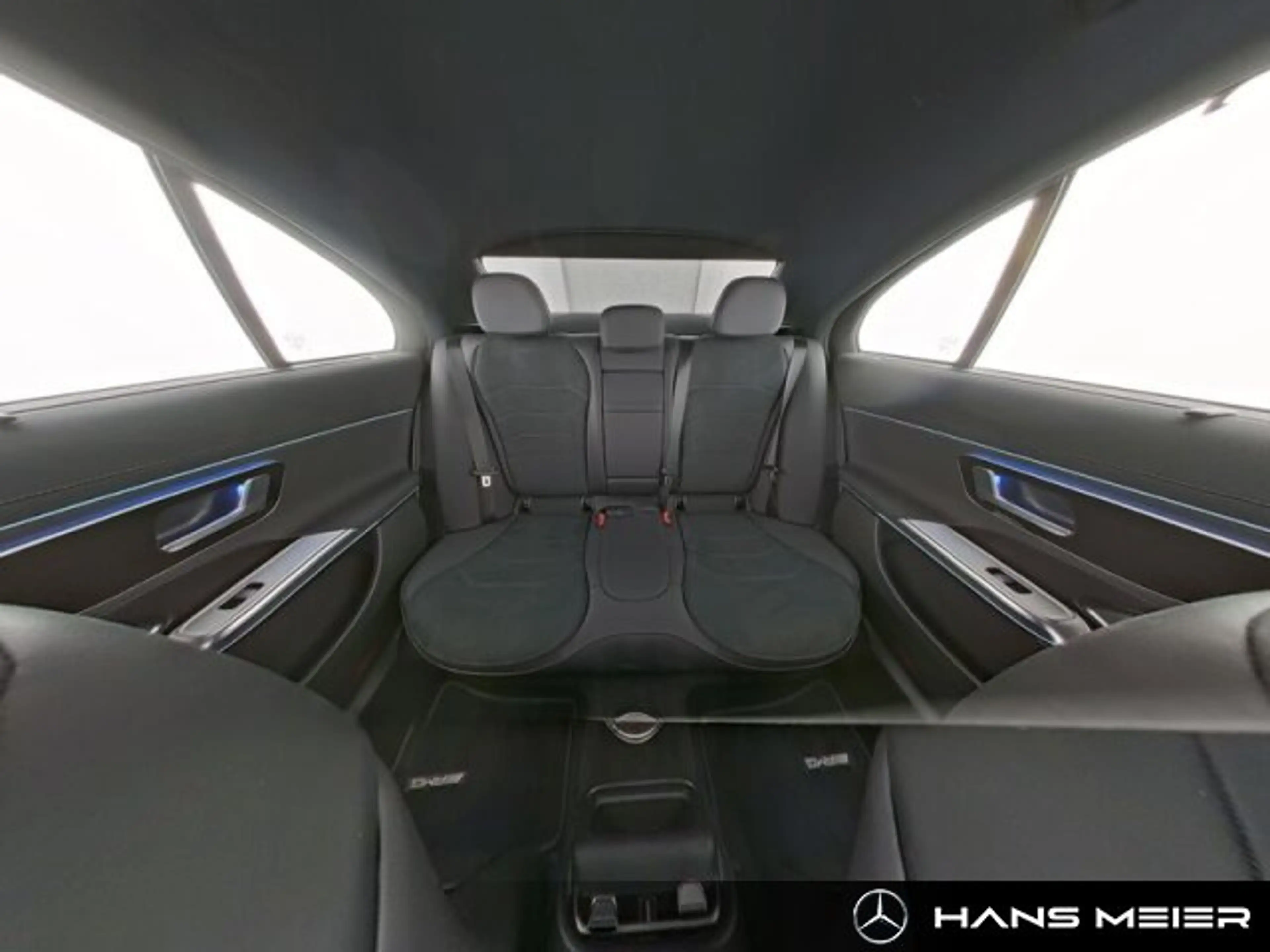 Mercedes-Benz E 400 E 400 e 4M AMG AHK Night Burmester Memory 360° — photo 10