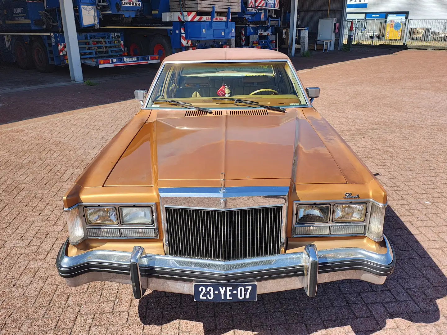 Lincoln Town Car 4.9 Gold - 1
