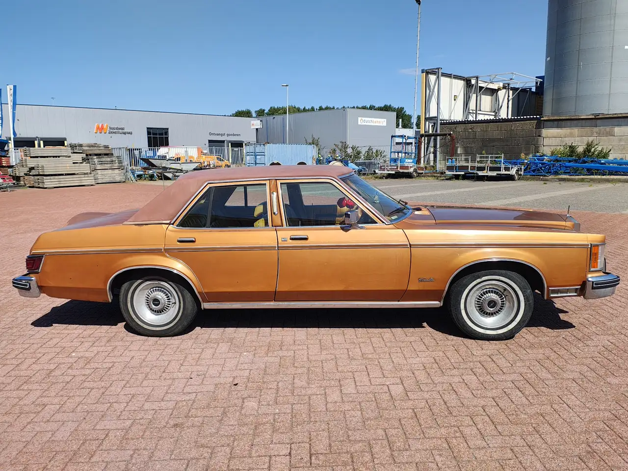 Lincoln Town Car 4.9, foto 2