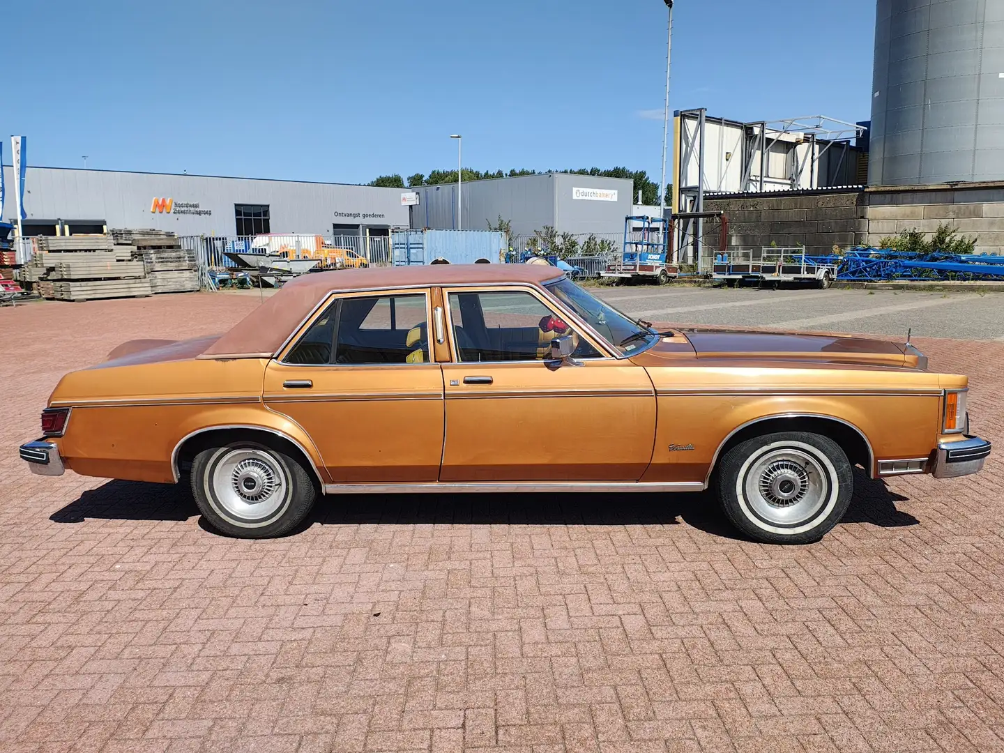 Lincoln Town Car 4.9 Gold - 2
