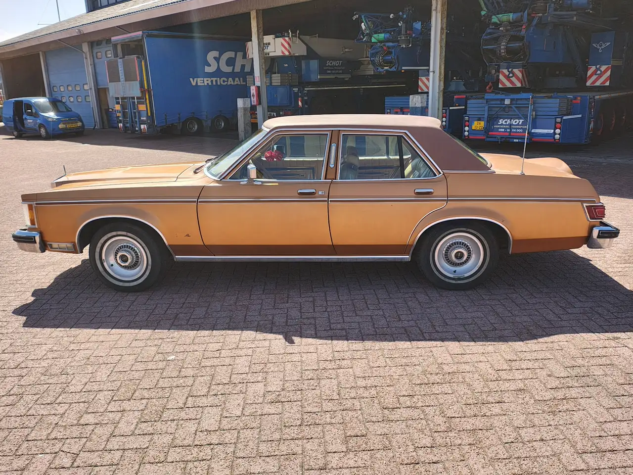 Lincoln Town Car 4.9, foto 3
