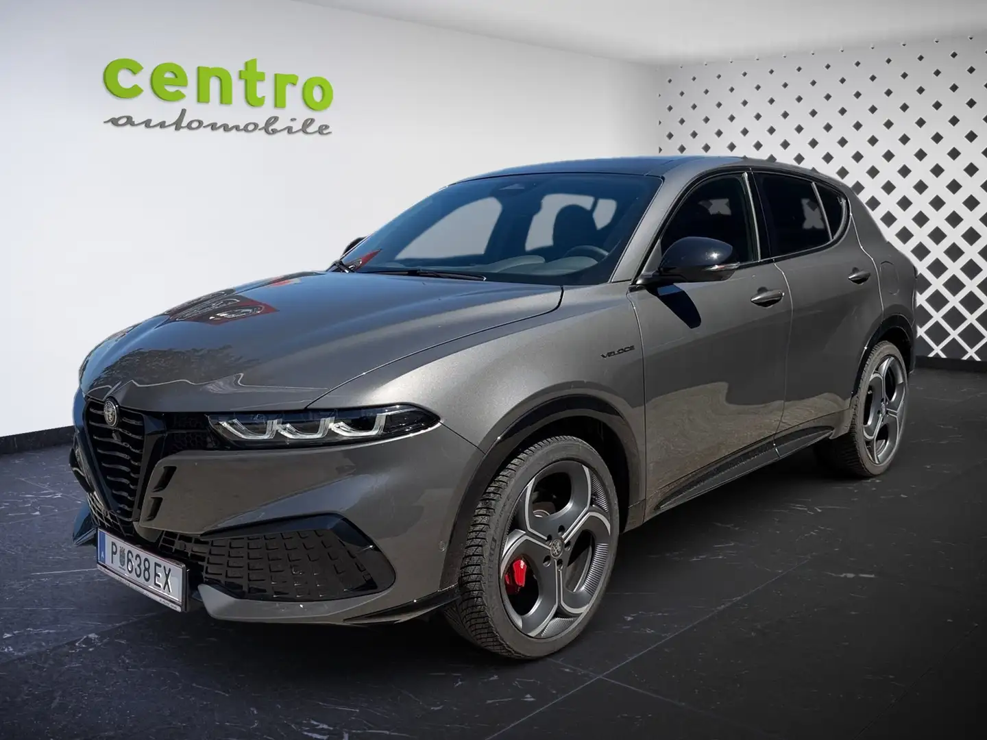 Alfa Romeo Tonale Veloce Plug-In-Hybrid AWD 270, Harman Kardon, Pano Grau - 2