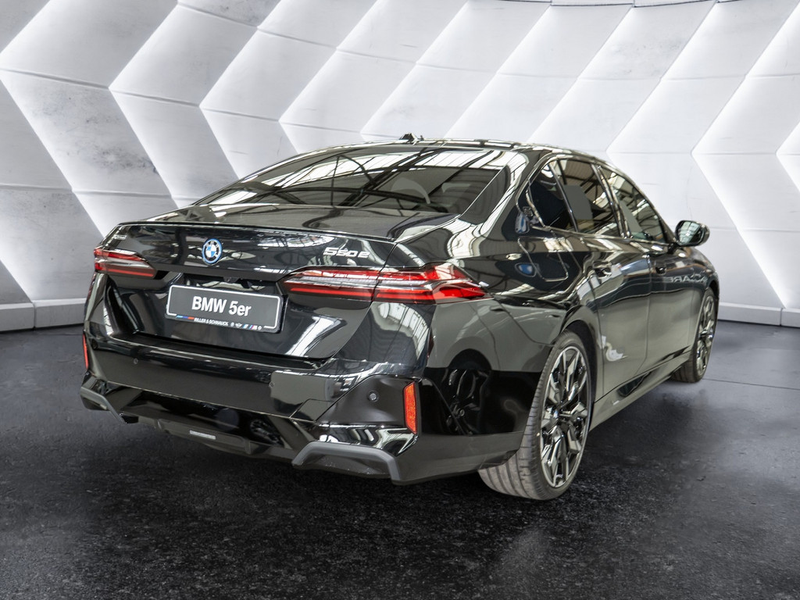 BMW 550 e xDrive M-Sport HYBRID 360° SITZBELÜFTUNG — photo 3