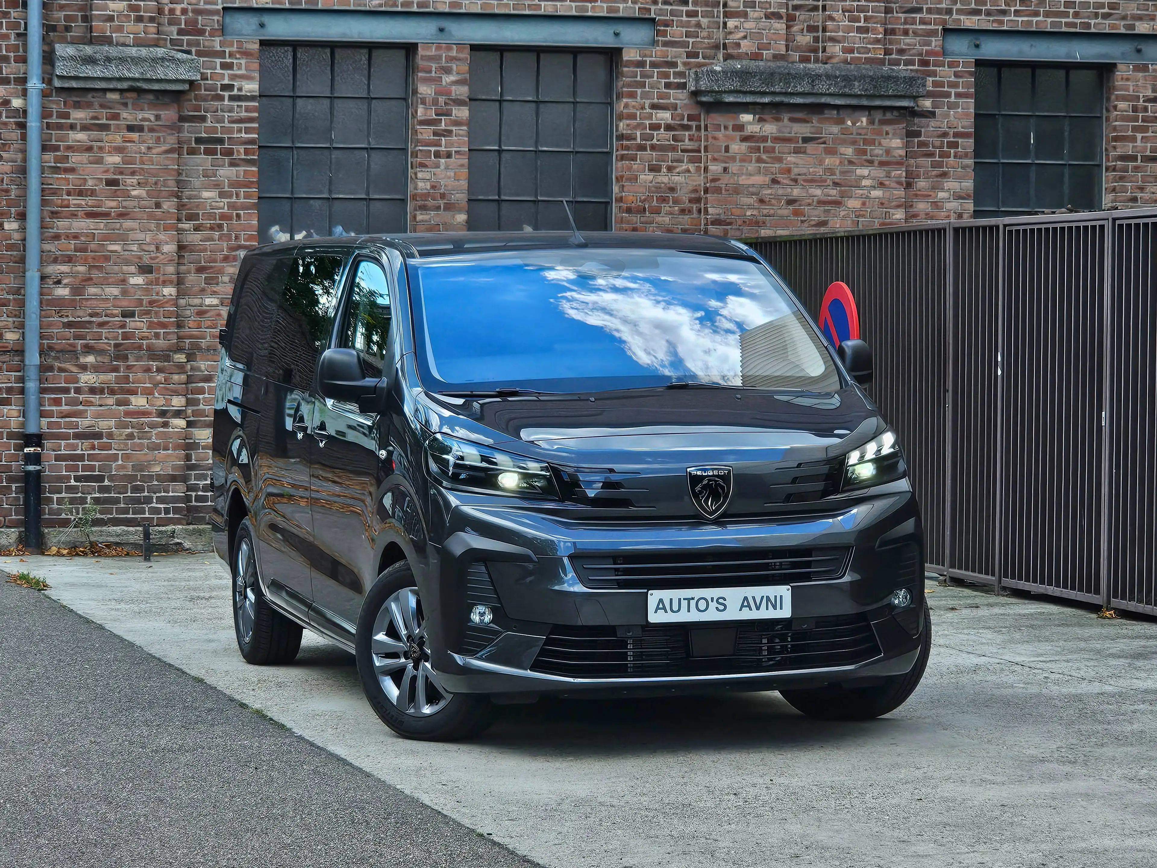 Peugeot Expert 2.2 HDI Automaat VIP 5-zitplaatsen lichte vracht full option nieuwe wagen — photo 4