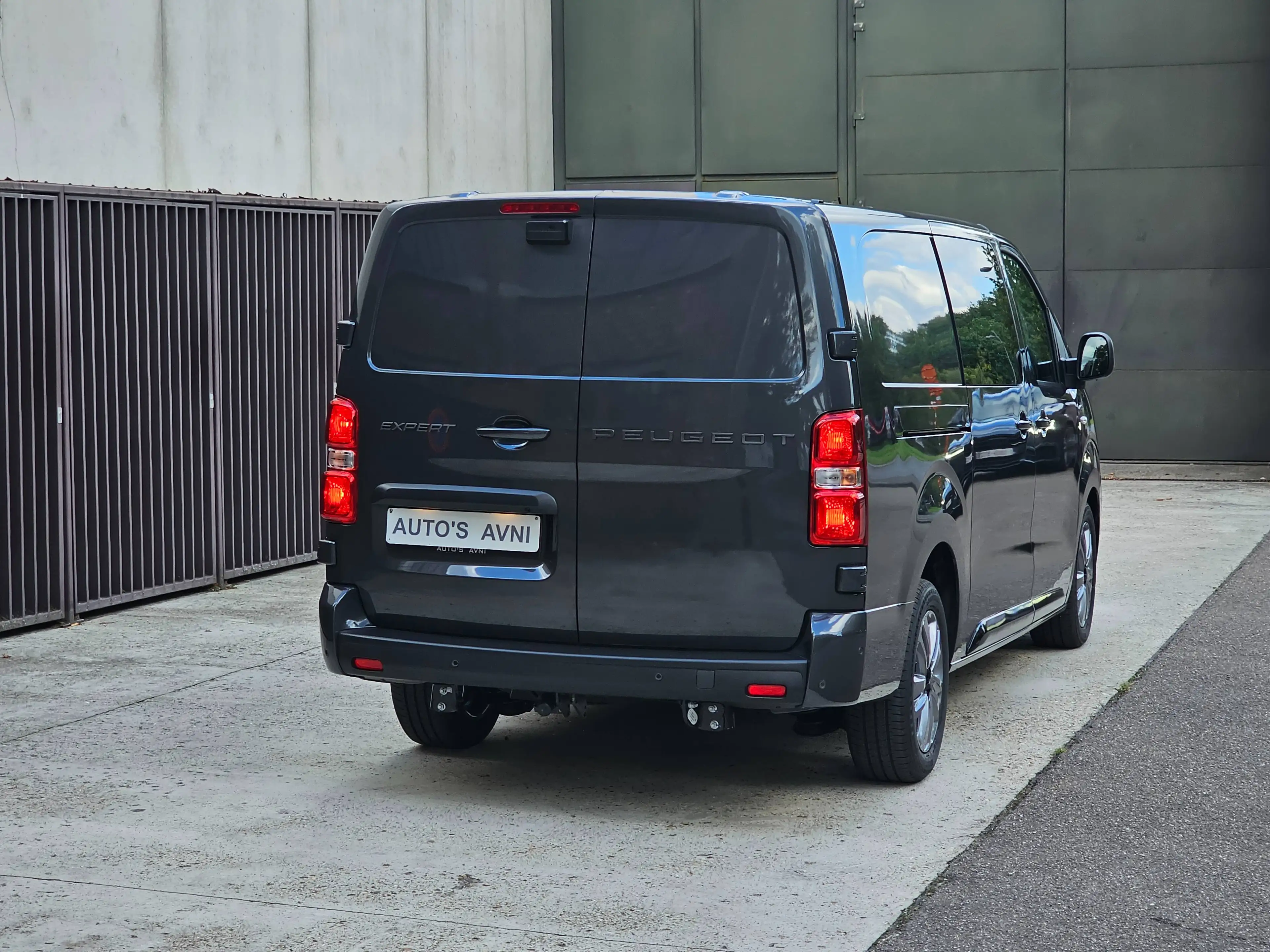 Peugeot Expert 2.2 HDI Automaat VIP 5-zitplaatsen lichte vracht full option nieuwe wagen — photo 6