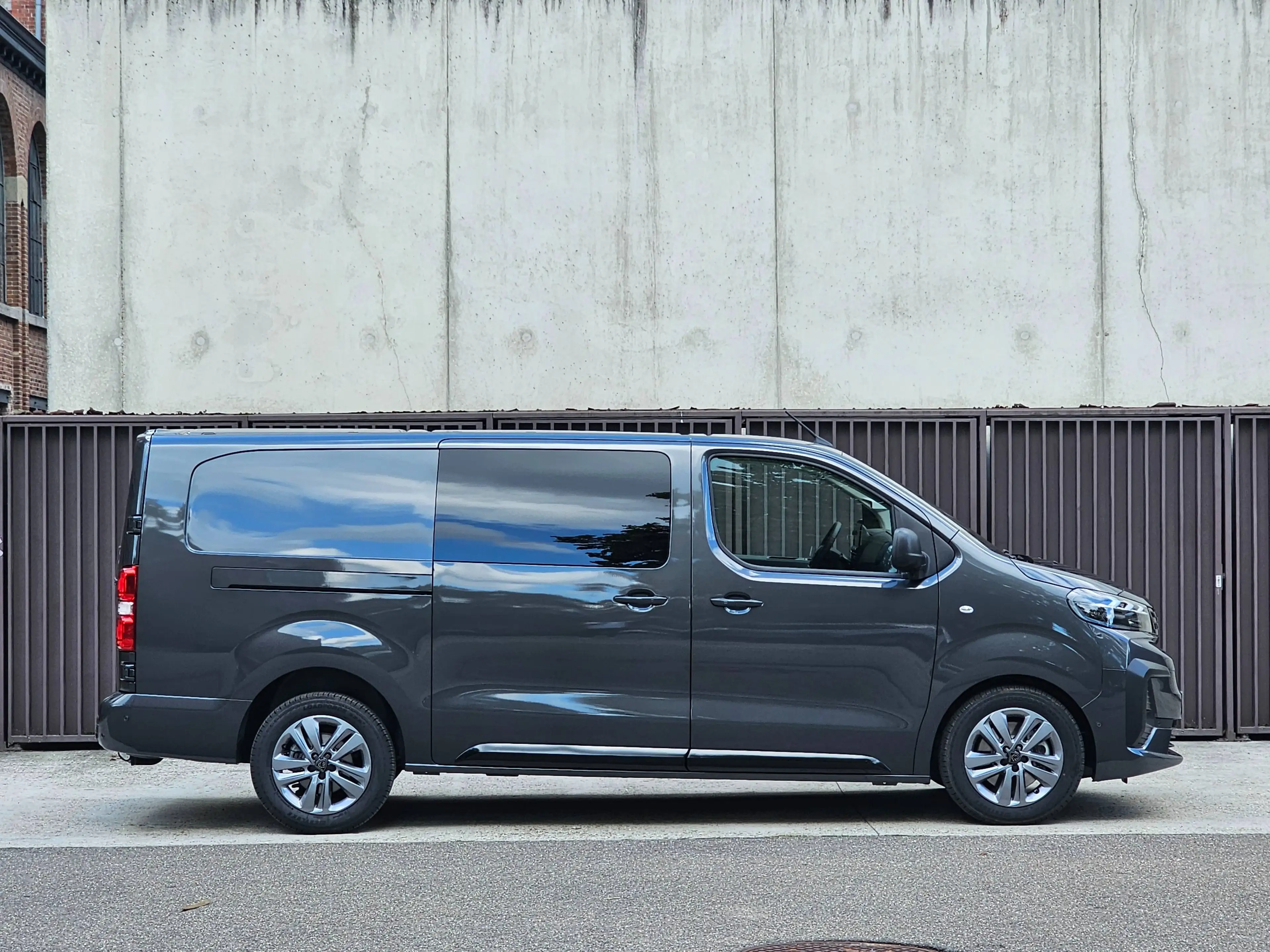 Peugeot Expert 2.2 HDI Automaat VIP 5-zitplaatsen lichte vracht full option nieuwe wagen — photo 5