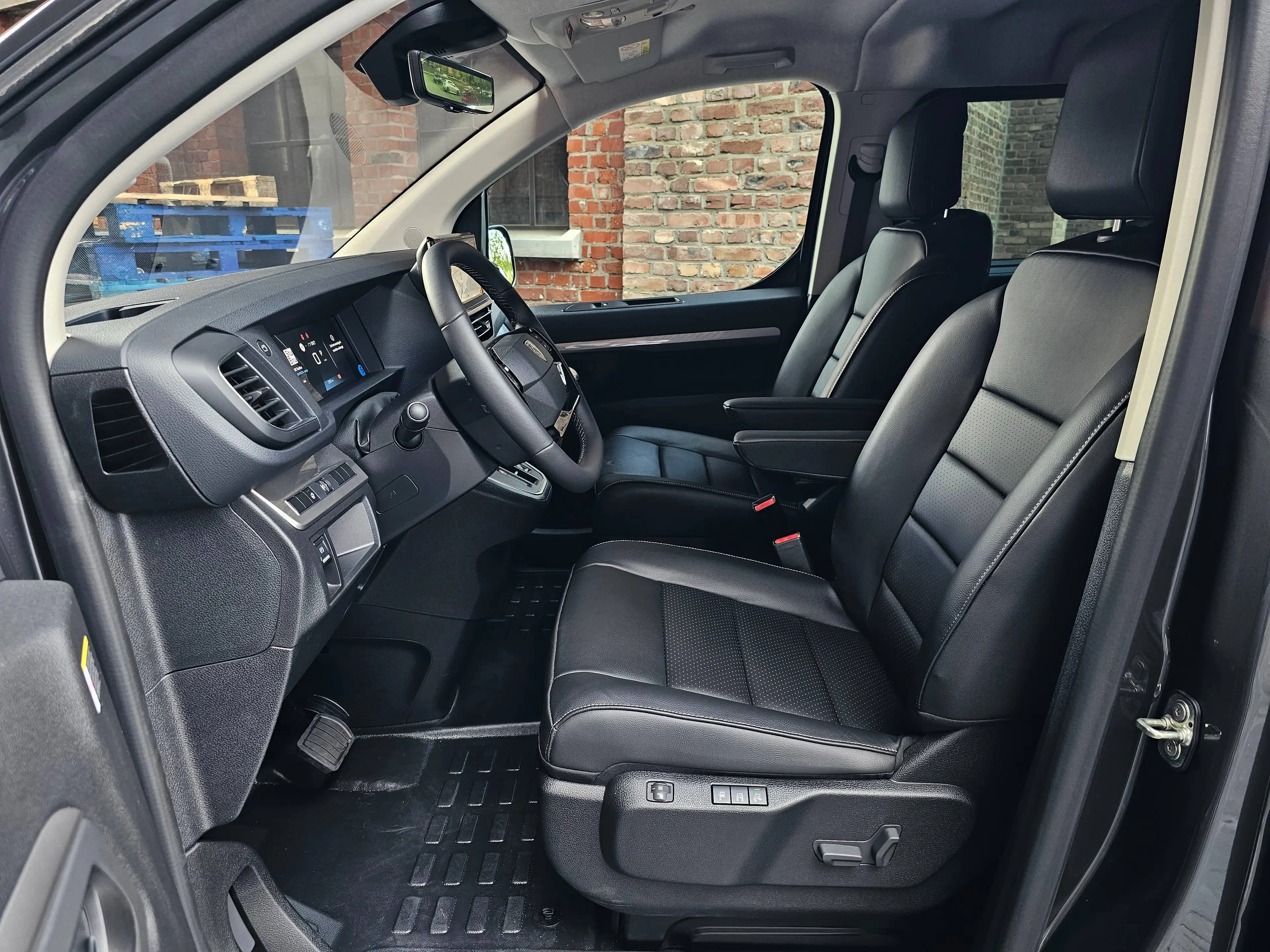 Peugeot Expert 2.2 HDI Automaat VIP 5-zitplaatsen lichte vracht full option nieuwe wagen — photo 7