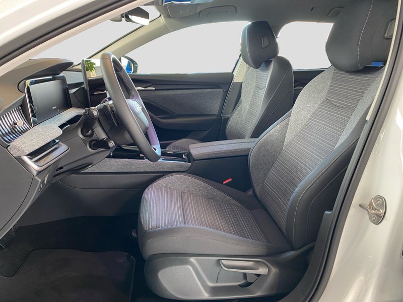 Skoda Superb Combi Selection 2,0 TDI AHK Fahr+ Assist+ — photo 10