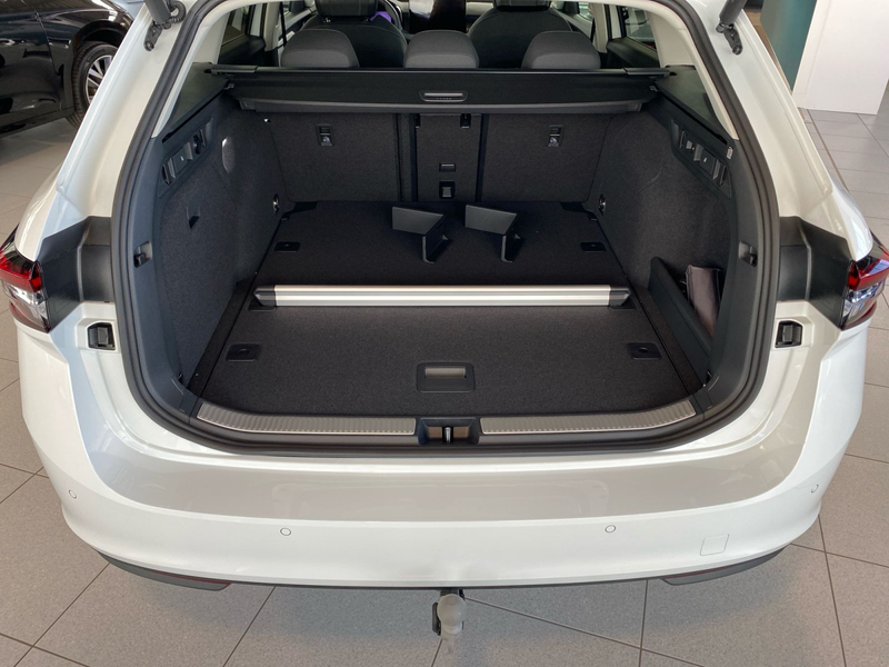 Skoda Superb Combi Selection 2,0 TDI AHK Fahr+ Assist+ — photo 12
