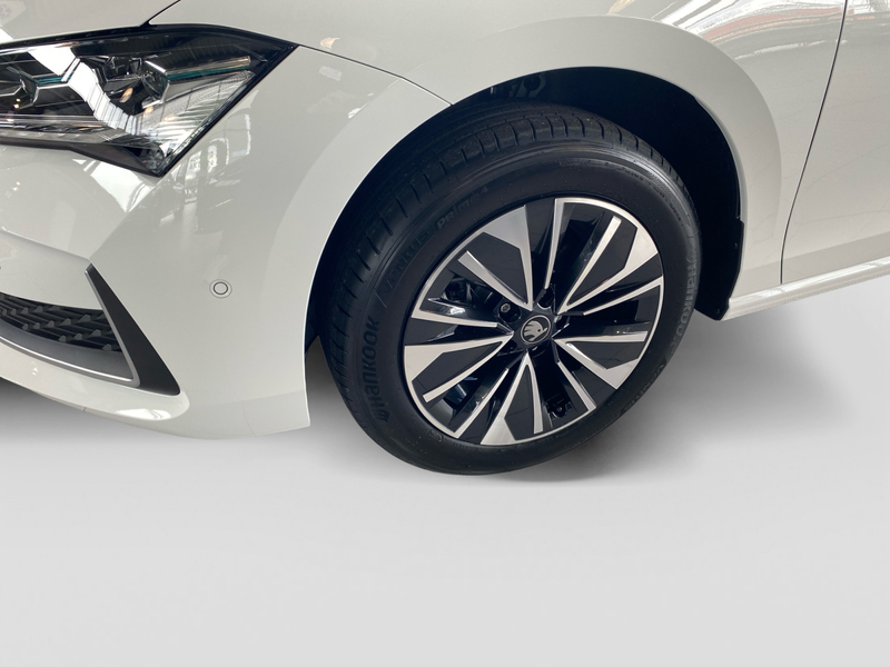 Skoda Superb Combi Selection 2,0 TDI AHK Fahr+ Assist+ — photo 5