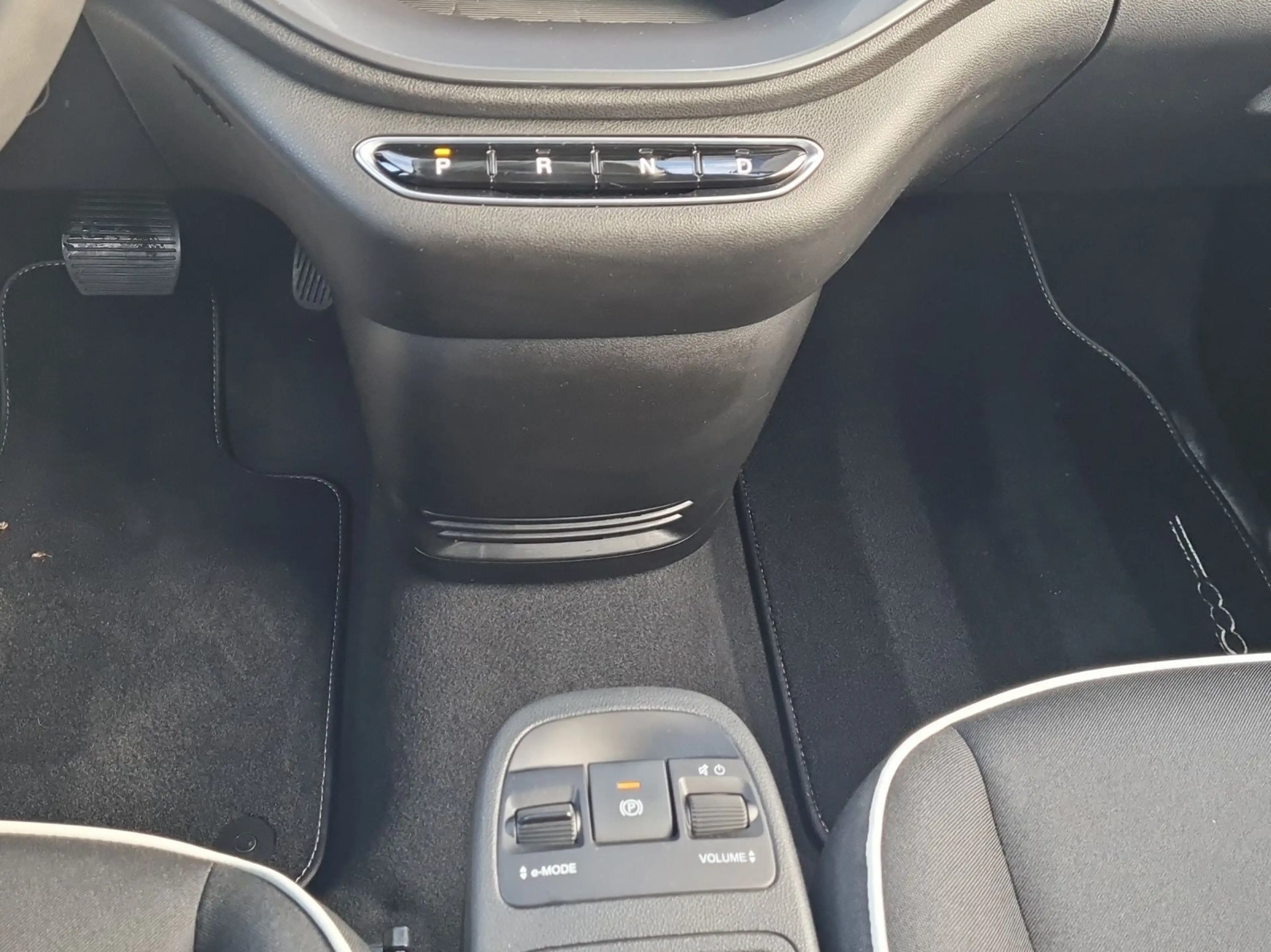 Fiat 500e RENT *SHZ*PDC*KAMERA*TEMPOMAT* — photo 11