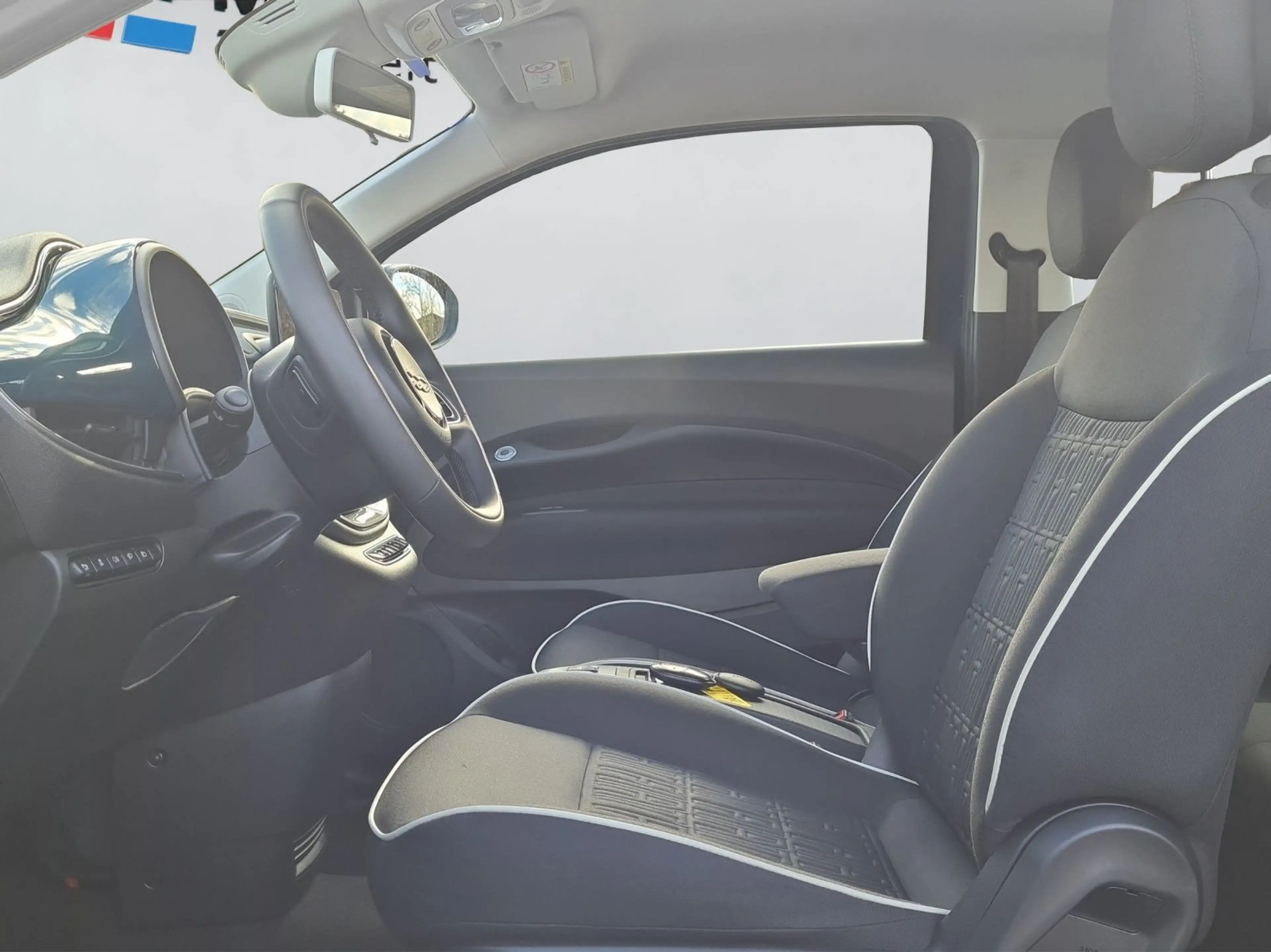 Fiat 500e RENT *SHZ*PDC*KAMERA*TEMPOMAT* — photo 8