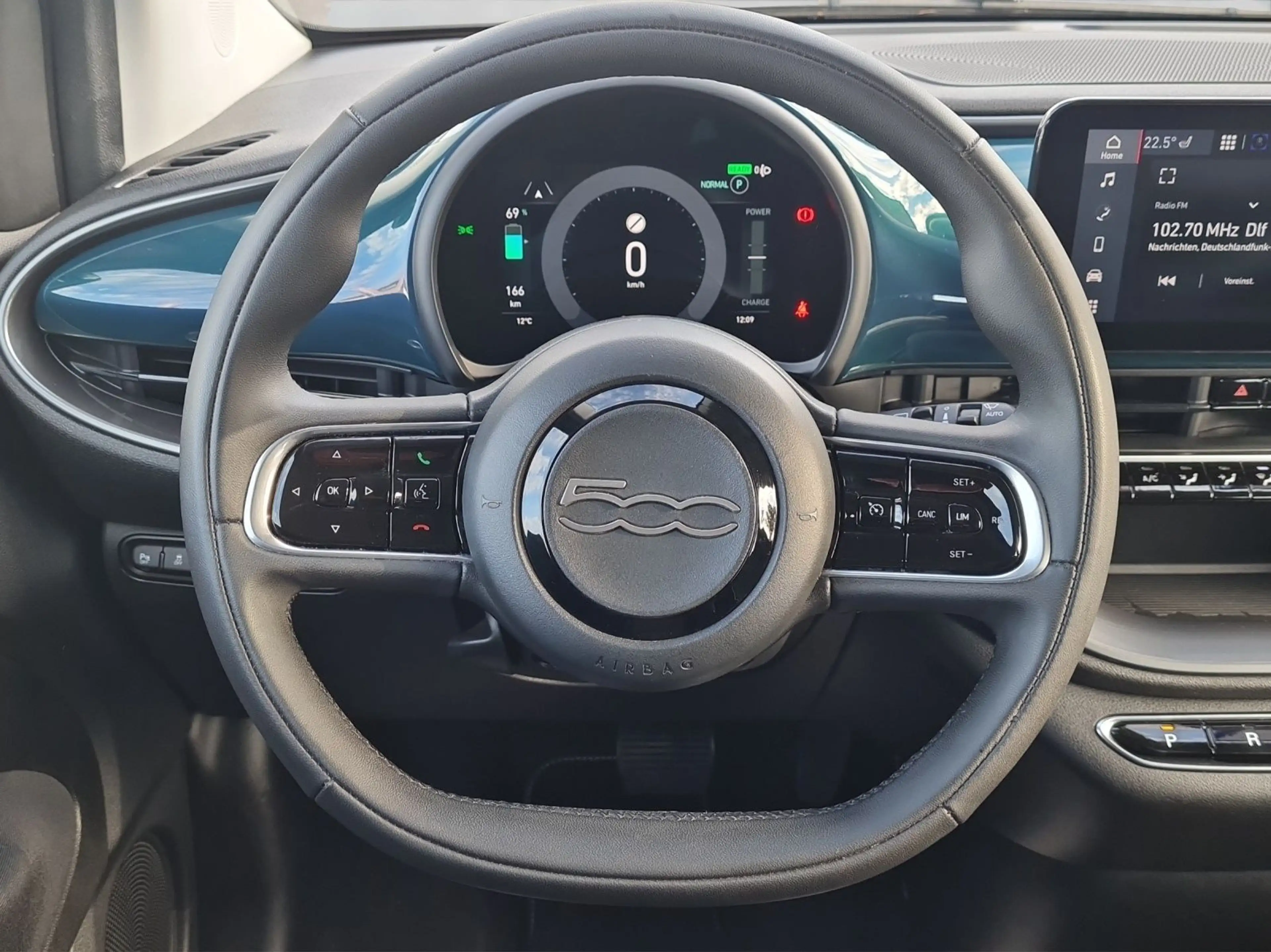Fiat 500e RENT *SHZ*PDC*KAMERA*TEMPOMAT* — photo 9