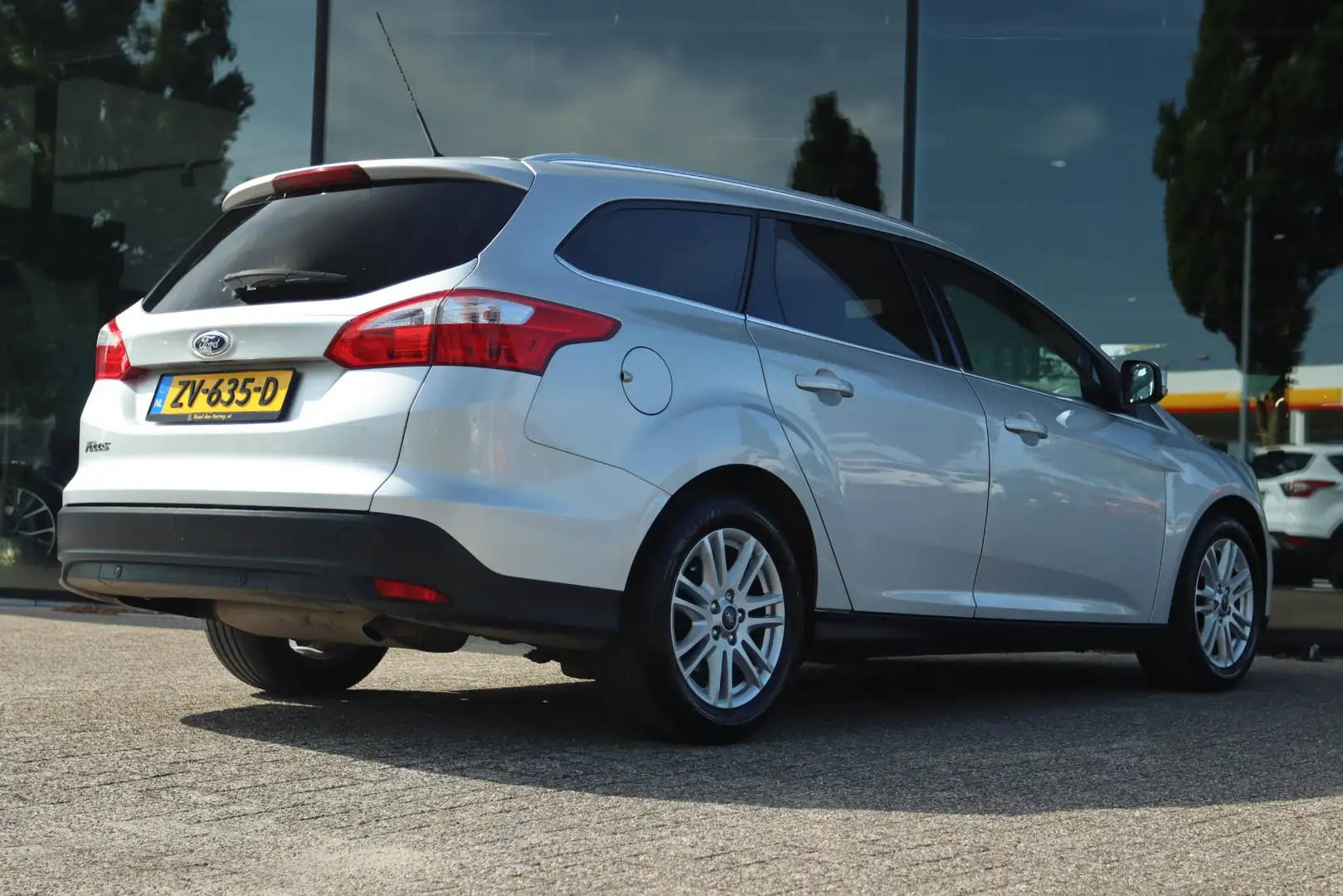 Ford Focus WAGON 1.6 TI-VCT TITANIUM AUT. | VOORRUIT VERW. | Grijs - 2