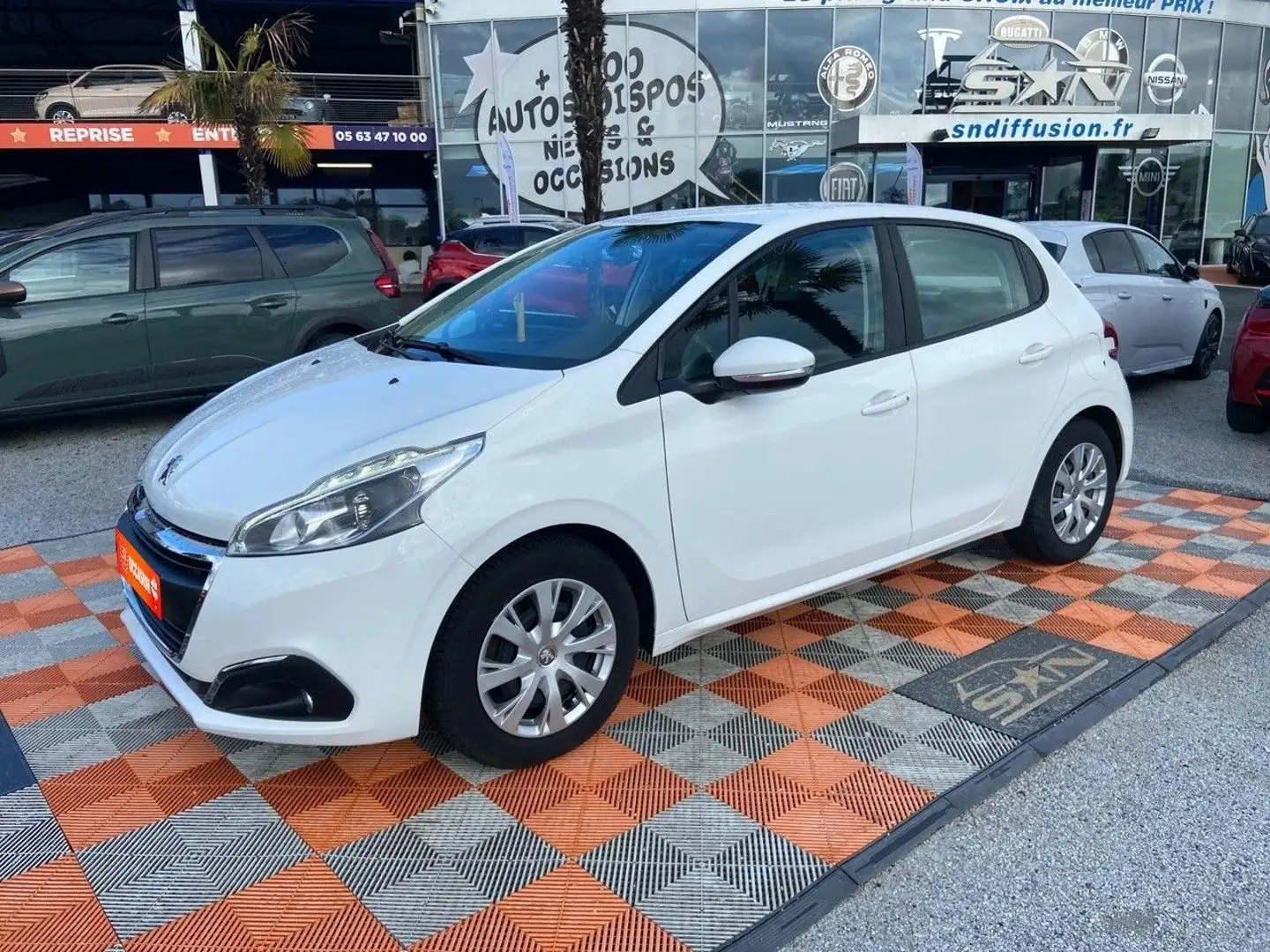 Peugeot 208 PureTech 82 ACTIVE Business GPS Radar Anti-Brouill Blanc - 1