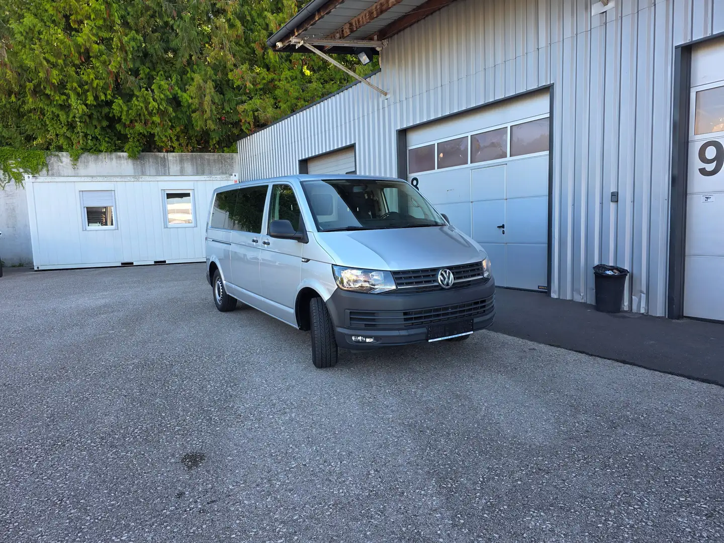 Volkswagen T6 Kombi Kombi lang FWD Grau - 2