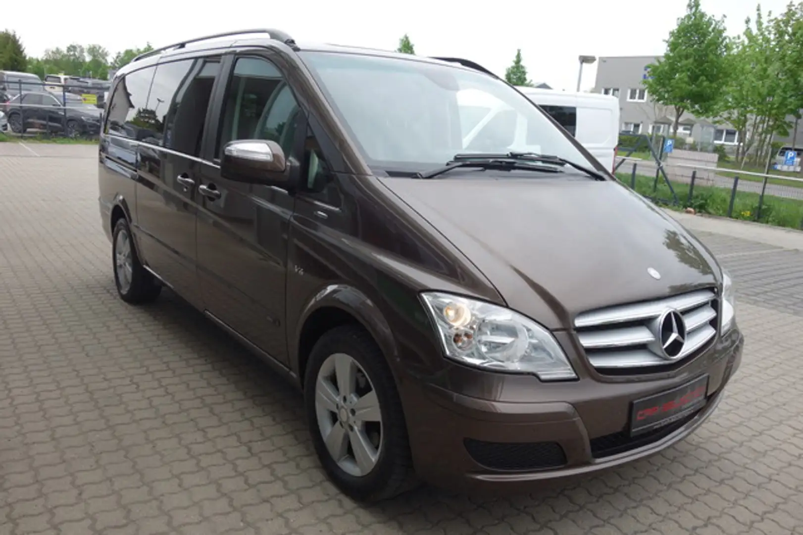 Mercedes-Benz Viano 3,0 CDI V6 Trend Edition lang STDHZG/AHK Braun - 2