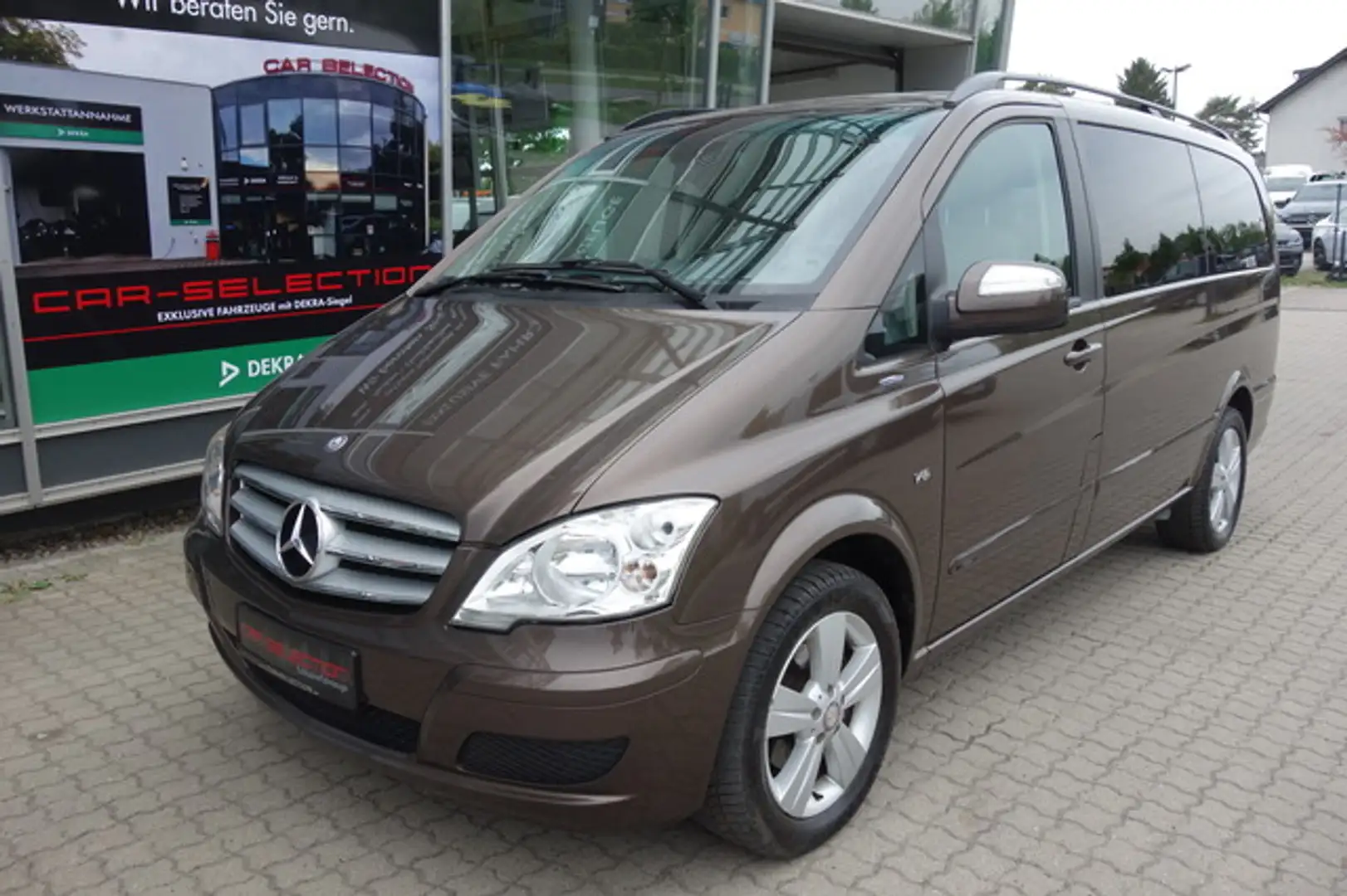 Mercedes-Benz Viano 3,0 CDI V6 Trend Edition lang STDHZG/AHK Braun - 1
