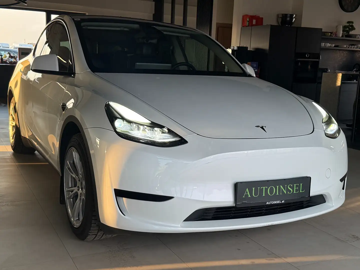 Tesla Model Y MwSt. Ausweisbar+Premium Audioanlage+360° Weiß - 2