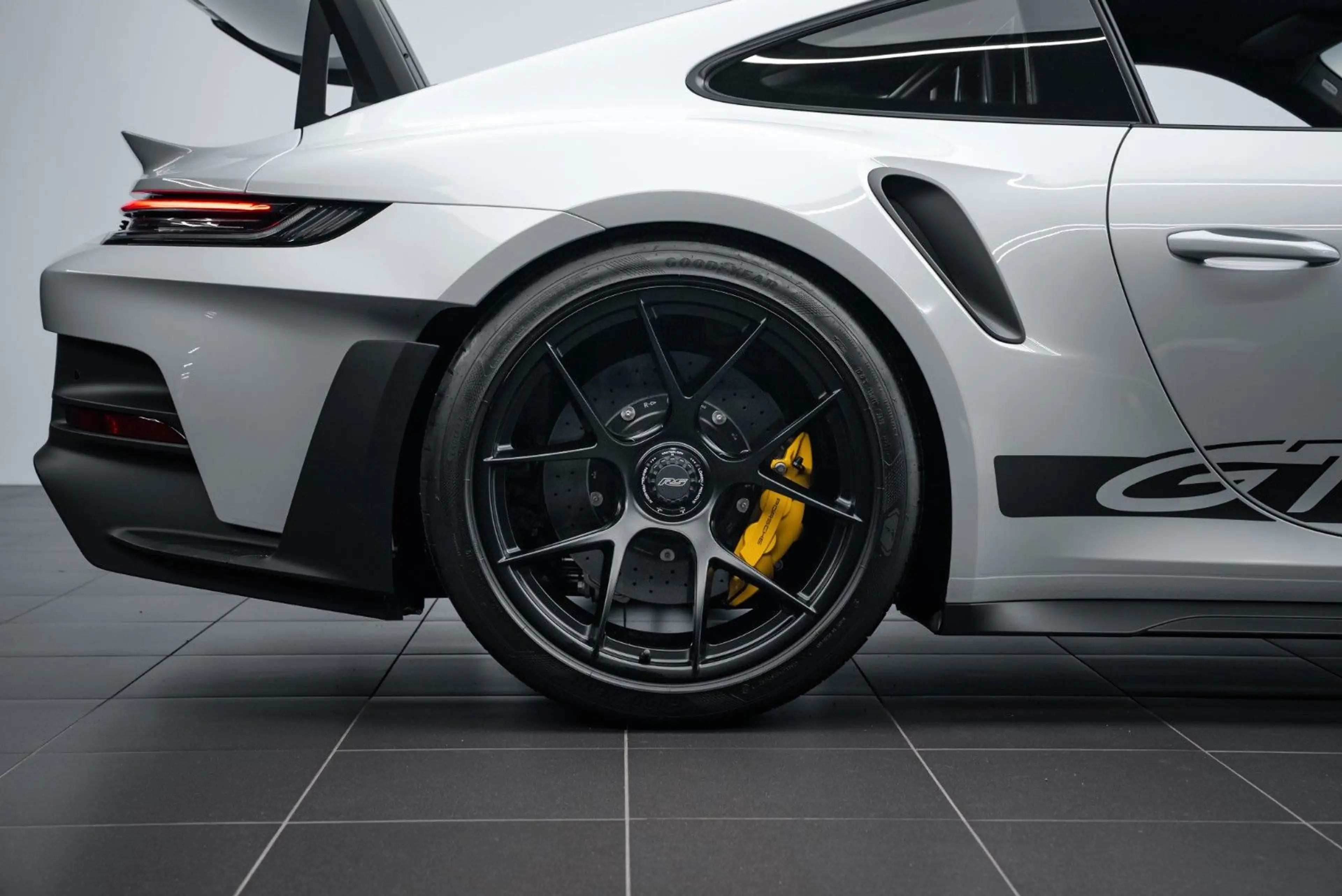Porsche 992 GT3RS WEISSACH/PCCB/LIFT/APPROVED28 — photo 7