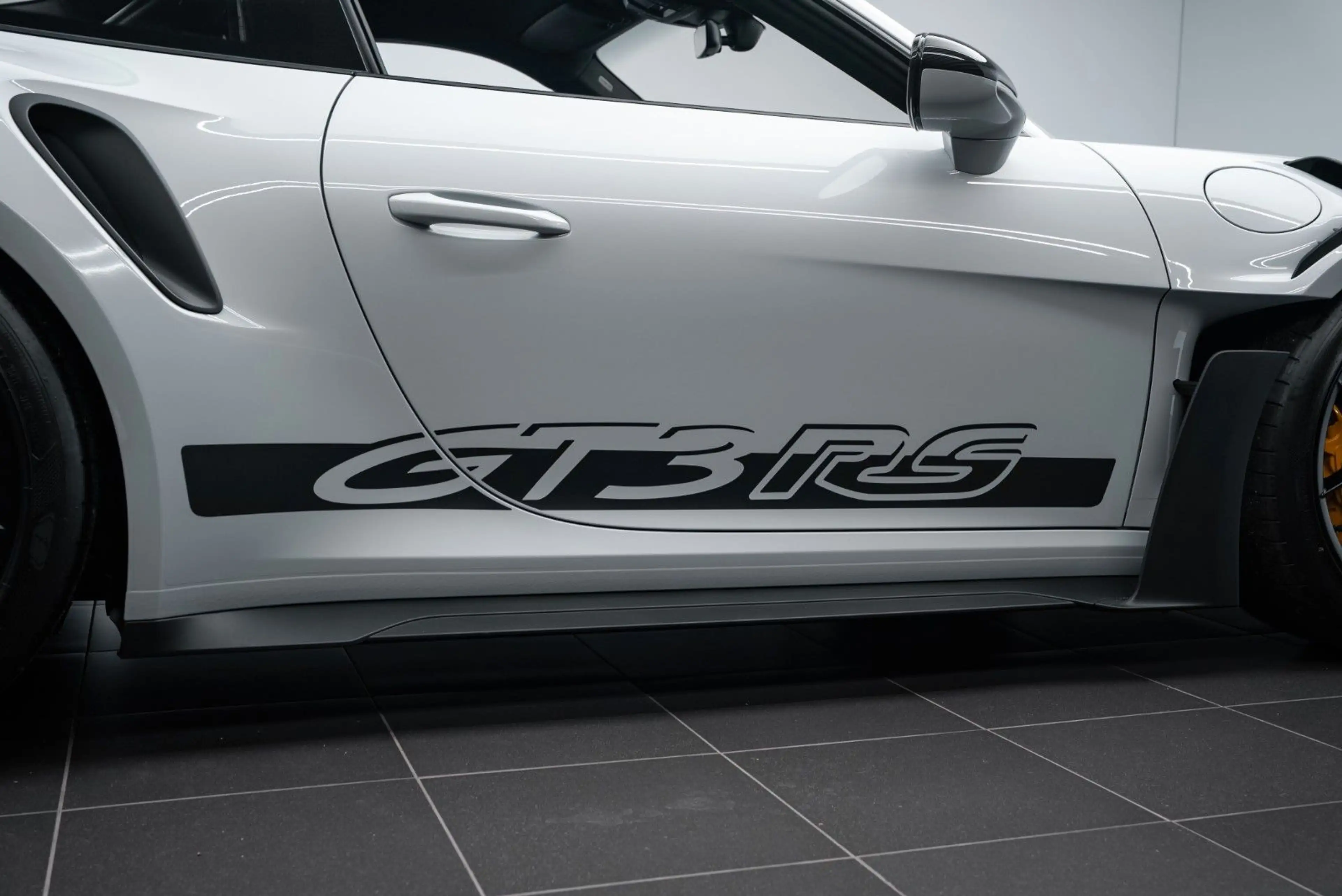 Porsche 992 GT3RS WEISSACH/PCCB/LIFT/APPROVED28 — photo 6