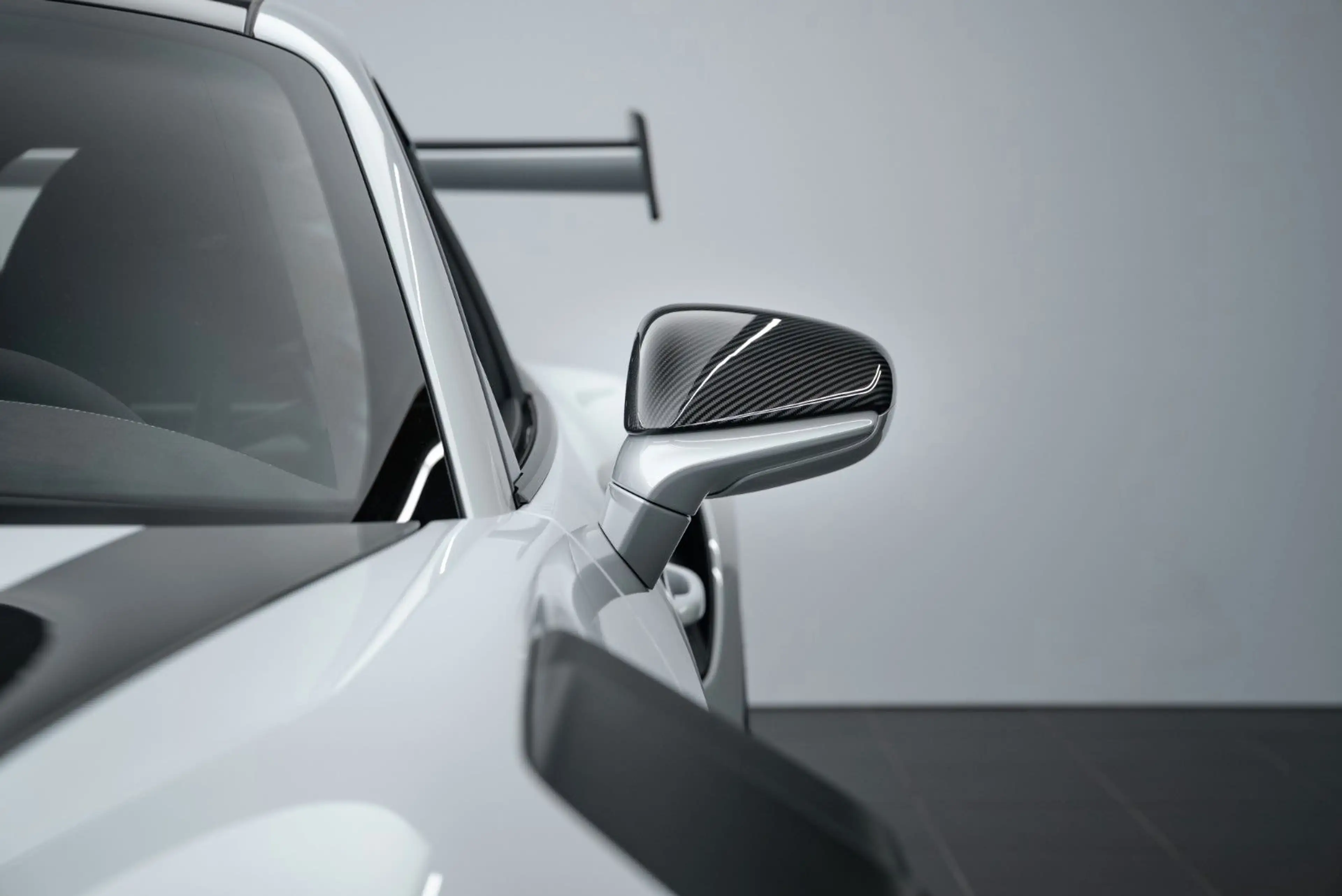 Porsche 992 GT3RS WEISSACH/PCCB/LIFT/APPROVED28 — photo 8