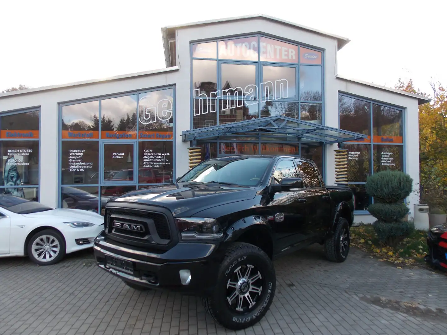 Dodge RAM 5,7 Hemi Longhorn"55300km"Höher"Breiter"ein Monste Noir - 1