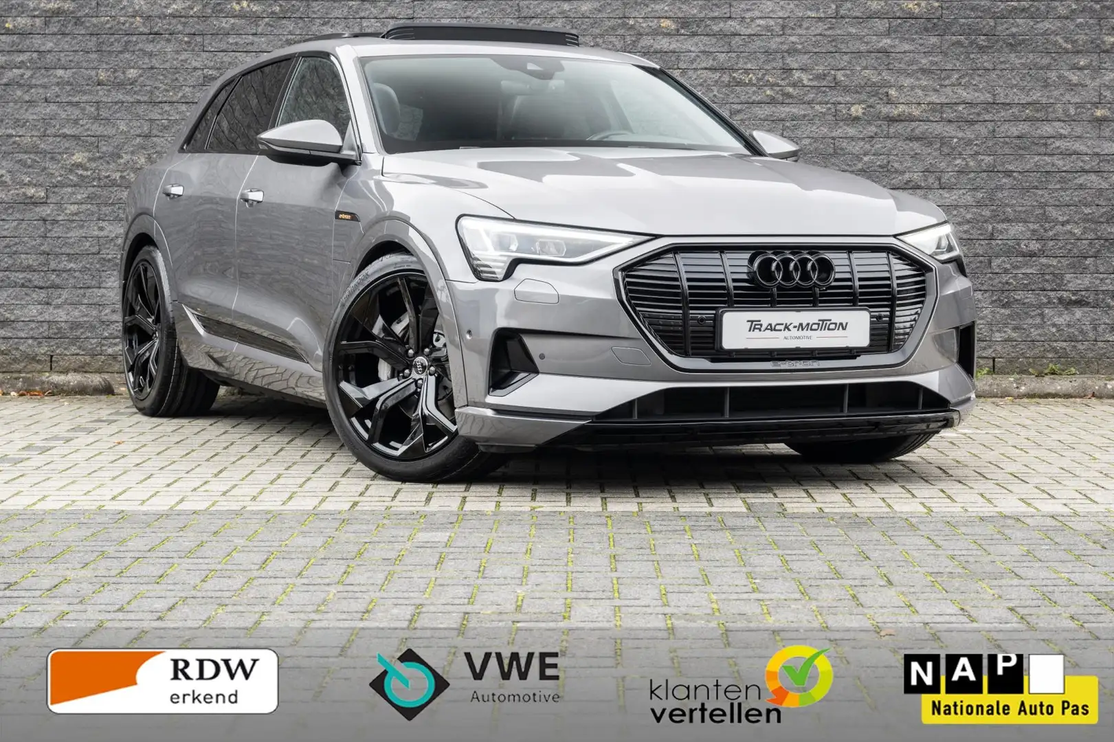 Audi e-tron E-tron 55 quattro Grey & black 95 kWh panoramadak Gris - 1