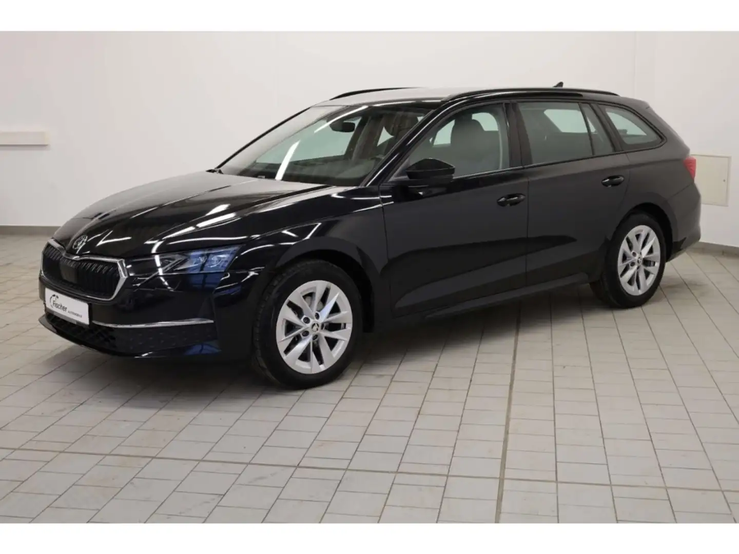 Skoda Octavia Combi 2.0 TDI Selection Schwarz - 2