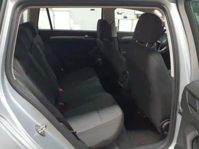 Volkswagen Passat view 14