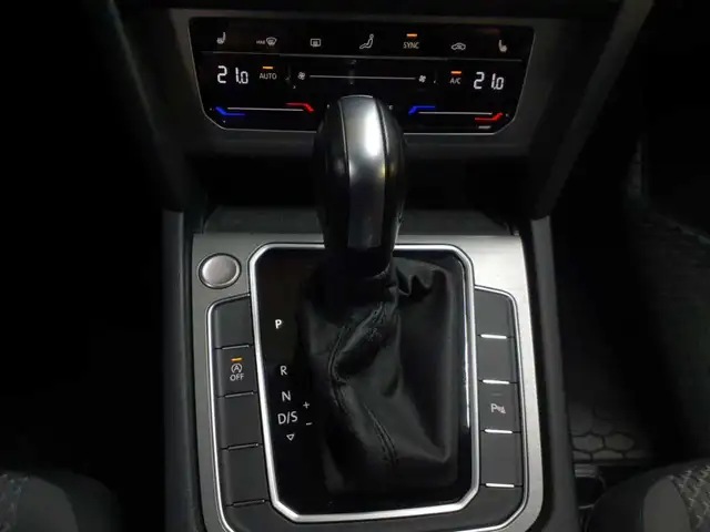 Volkswagen Passat view 10