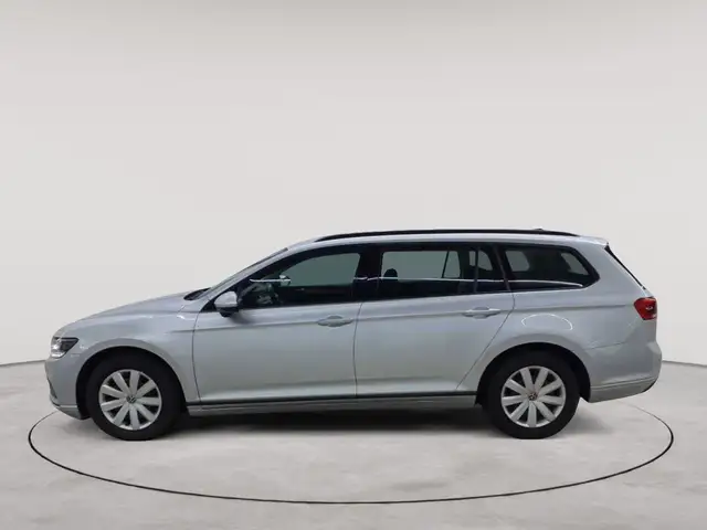 Volkswagen Passat view 6