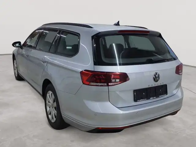 Volkswagen Passat view 5