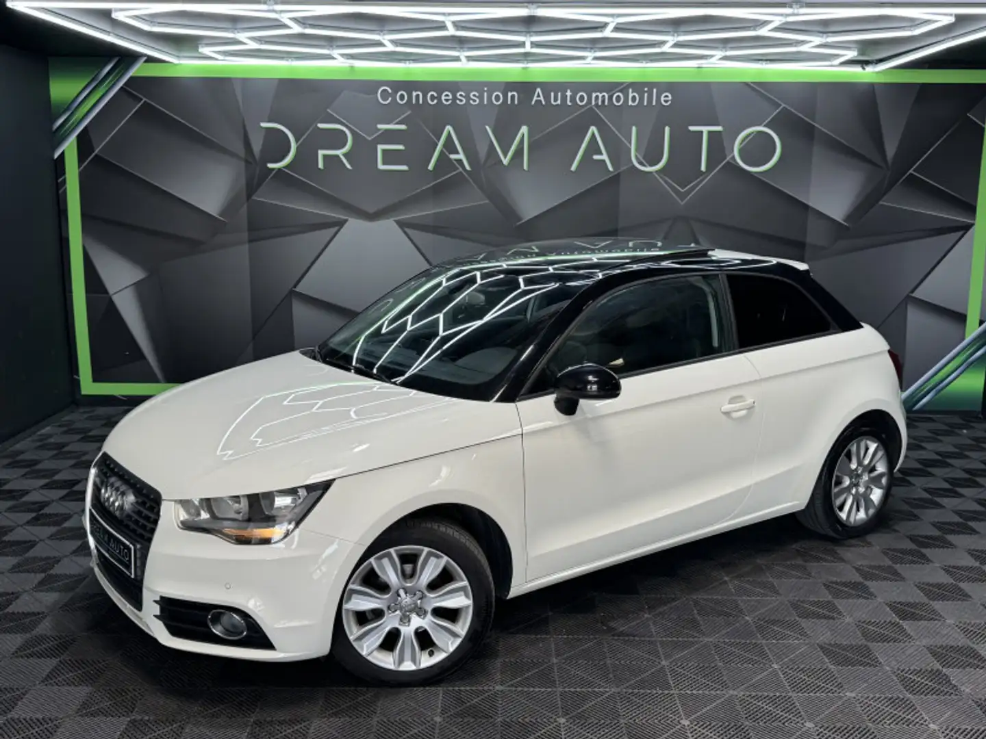 Audi A1 1.6 TDI 90CH FAP AMBITION LUXE Blanc - 1