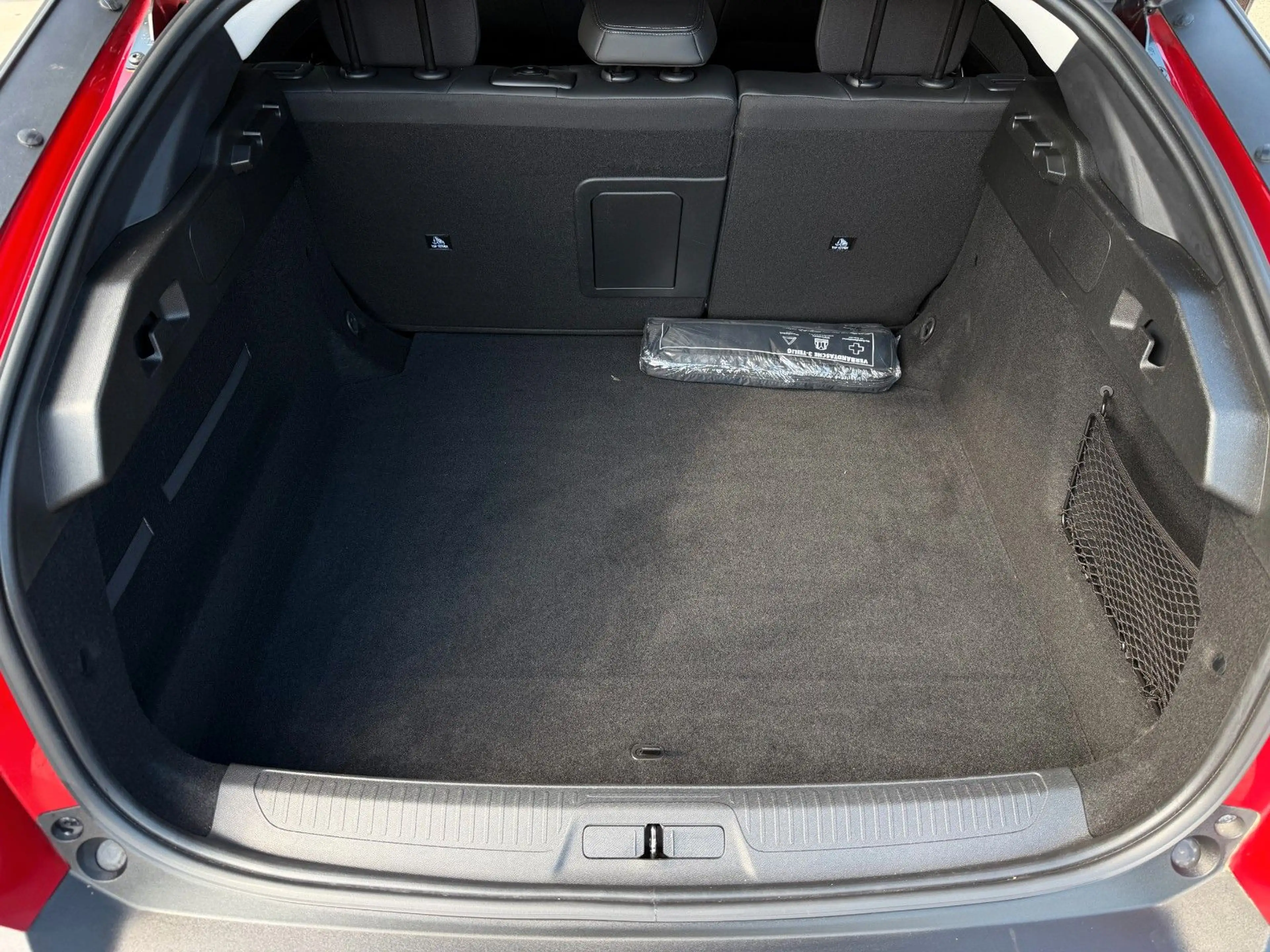 Peugeot 408 PureTech 130 Allure Pack MwSt/ACC/CAM/SHZ — photo 13