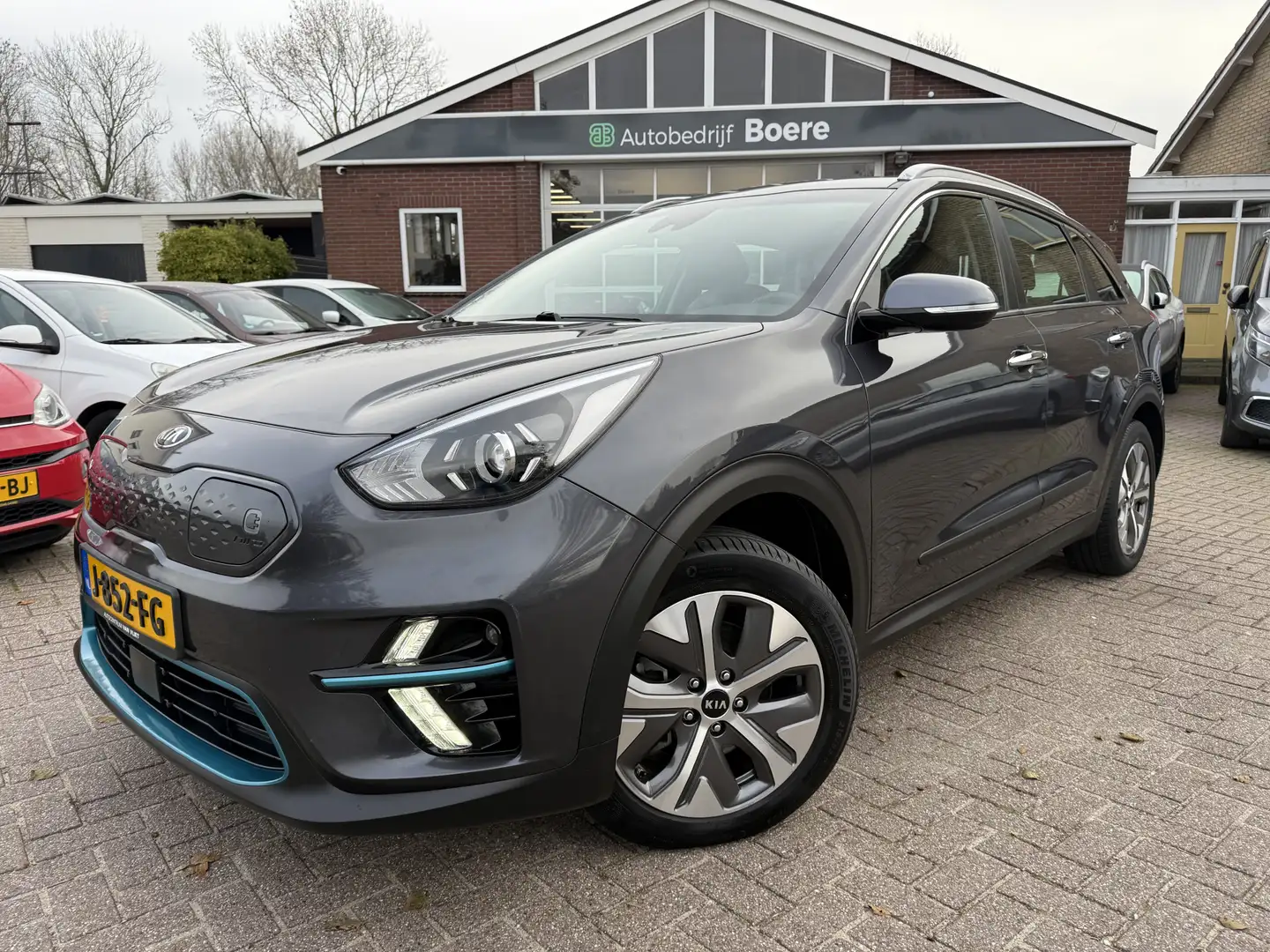 Kia e-Niro DynamicLine 64 kWh 3-Fase, Warmtepomp, Camera, And Gris - 1