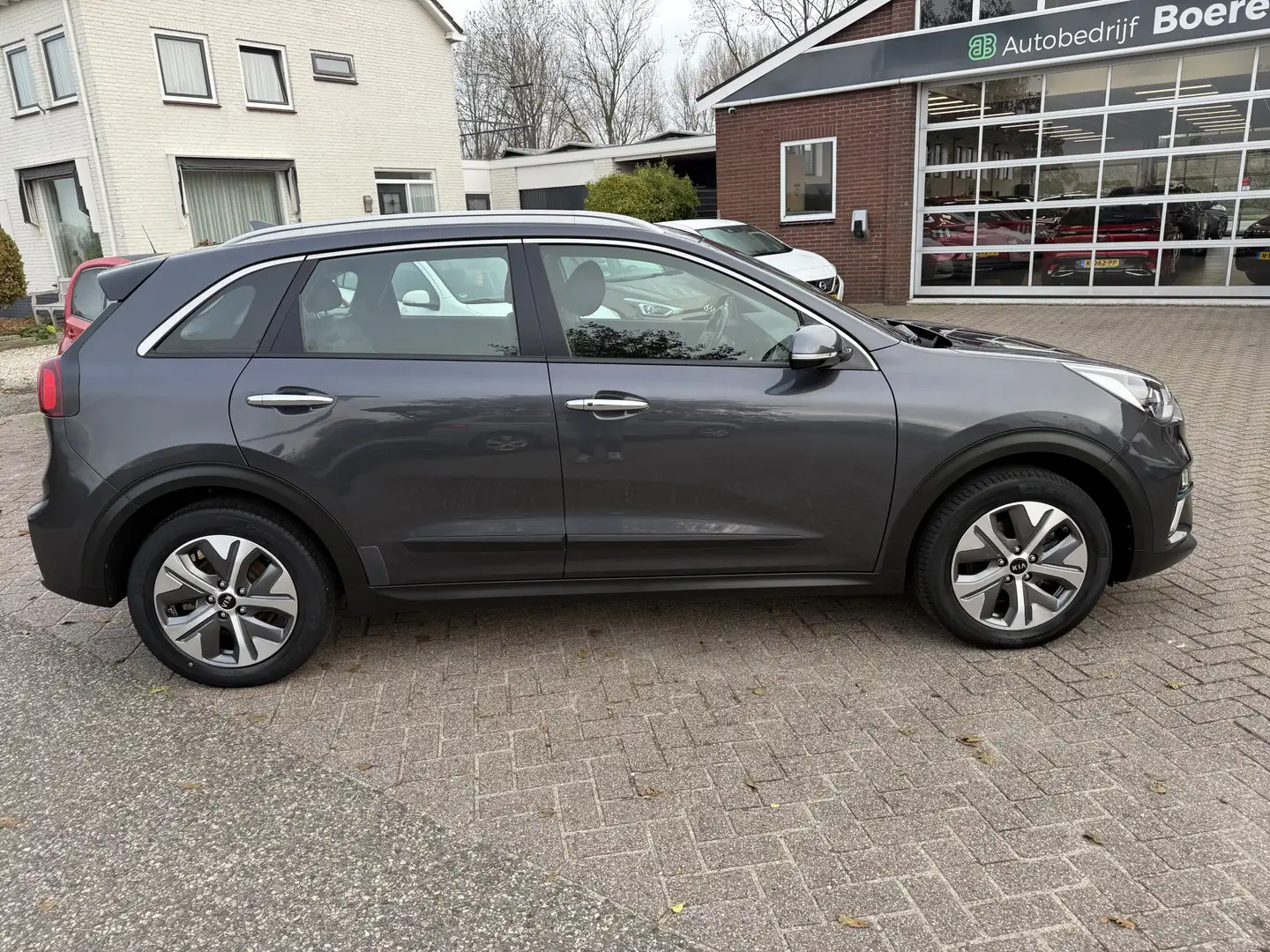 Kia e-Niro DynamicLine 64 kWh 3-Fase, Warmtepomp, Camera, And Gris - 2
