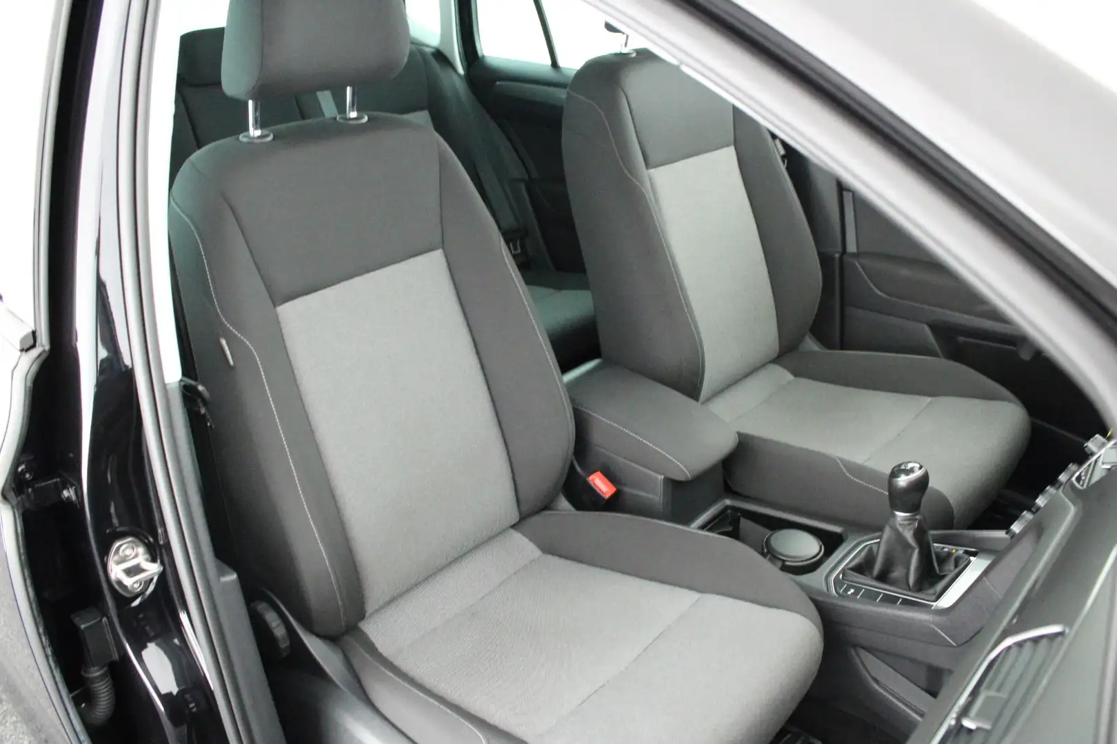 Volkswagen Golf Sportsvan 1.2 TSI 110pk H6 Bluemotion Trekhaak Stoelverwarmi Zwart - 2