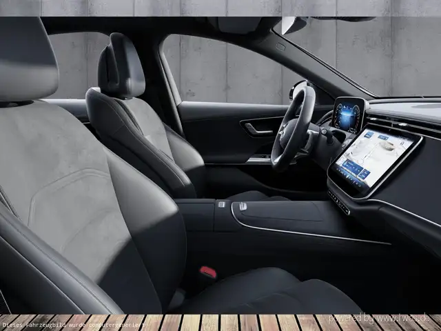 Mercedes-Benz E-Class view 4