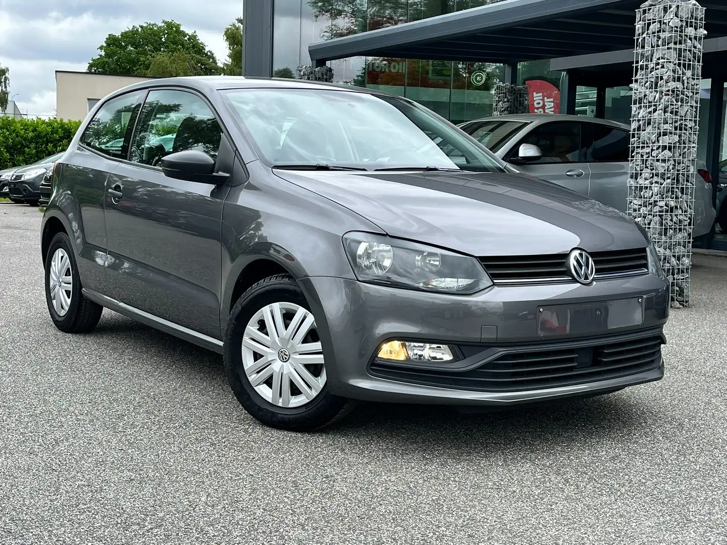 Volkswagen Polo 1.0i TRENDLINE AIRCO / HANDSFREE / 1 JAAR WAARBORG Grijs - 1