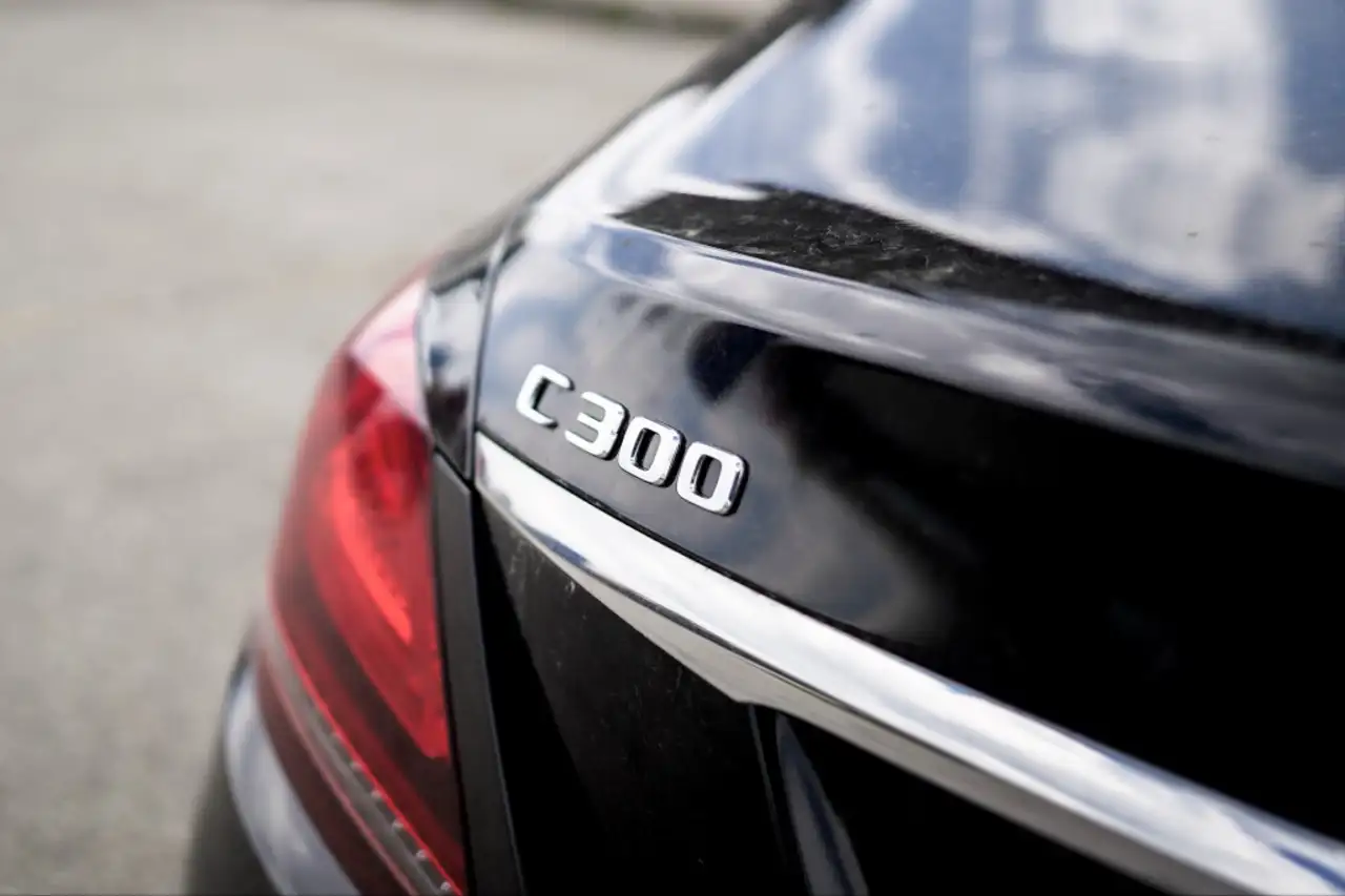 Mercedes-Benz C-Class снимка Mercedes-Benz C-Class