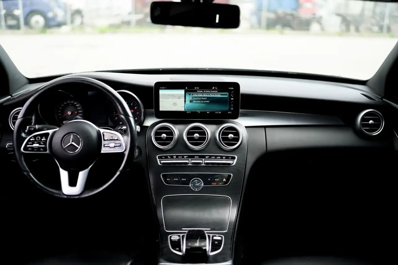 Mercedes-Benz C-Class снимка Mercedes-Benz C-Class