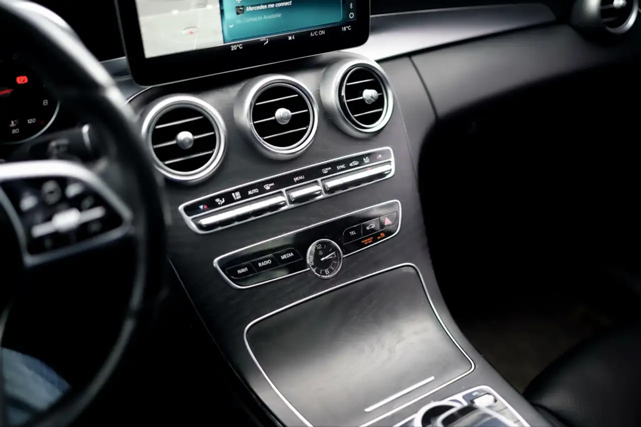 Mercedes-Benz C-Class снимка Mercedes-Benz C-Class