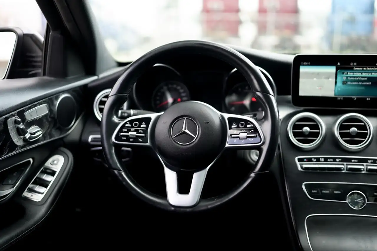 Mercedes-Benz C-Class снимка Mercedes-Benz C-Class